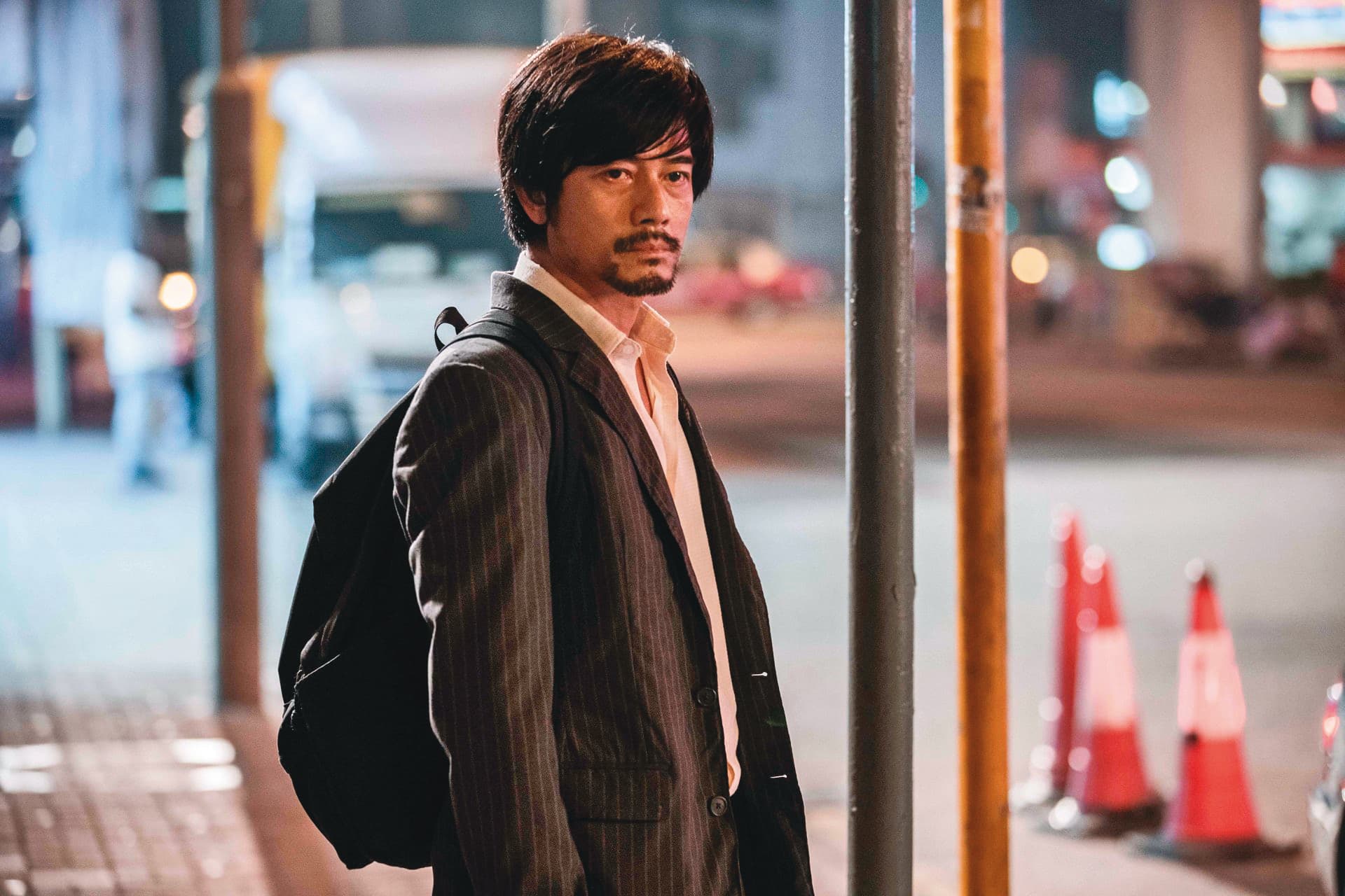 郭富城在港片《麥路人》演出中年男子愧對家人的痛苦，電影裡遊民的谷底殘酷人生，令人不忍。