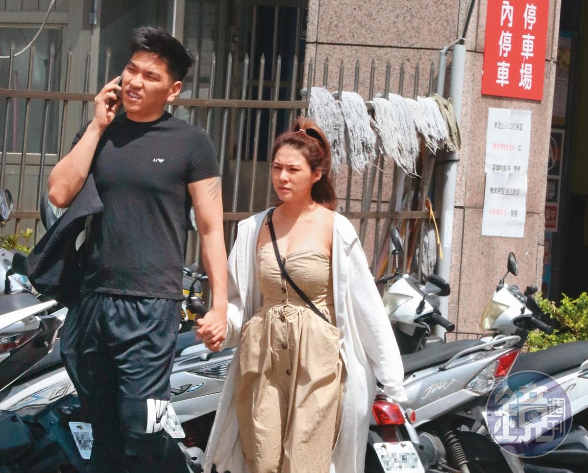 熊熊8月才被本刊報導與水電工富二代未婚夫鄭旭哲牽手看新房，想不到婚前卻爆出性愛影片外流。（本刊資料照）