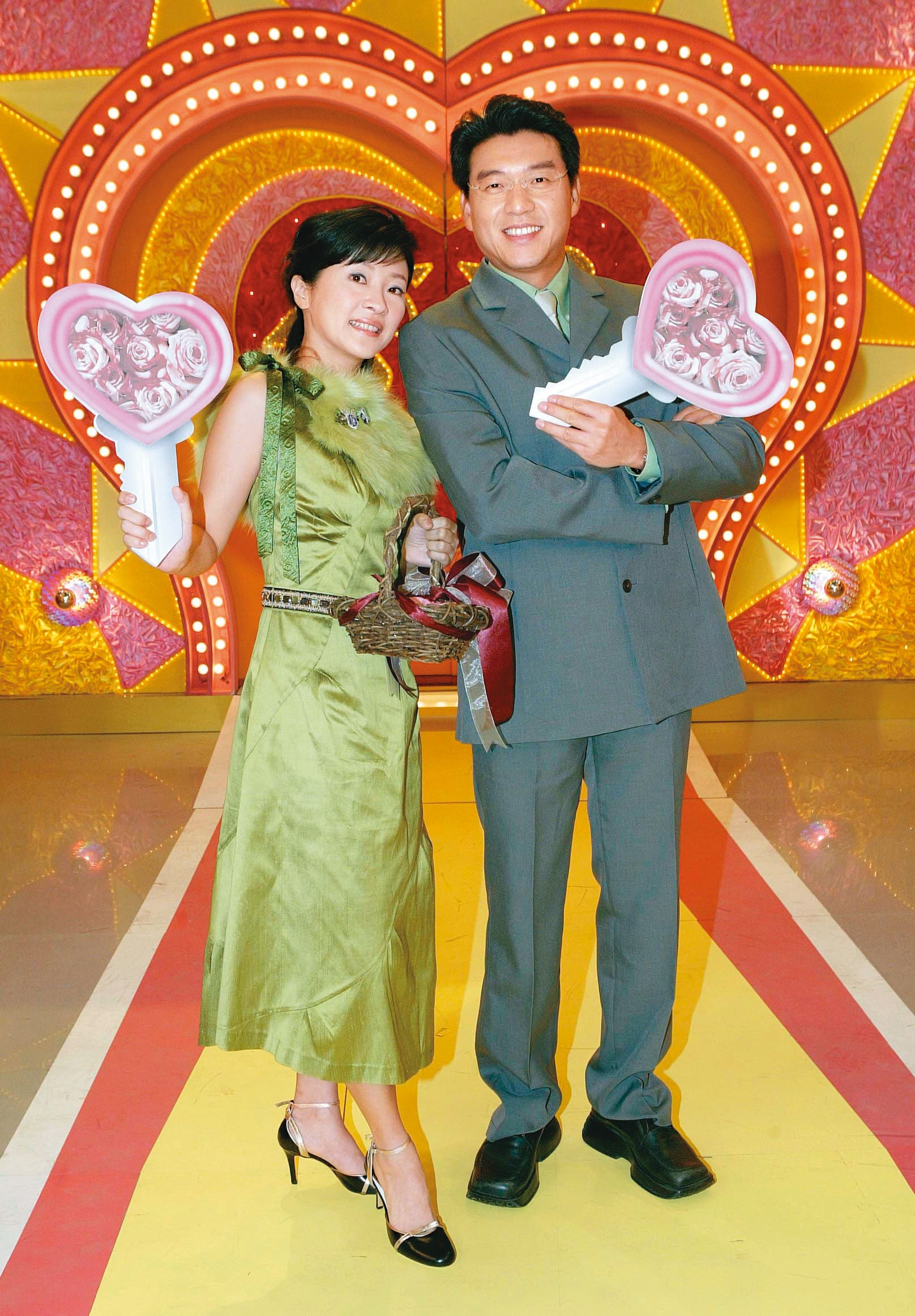 吳淡如（左）從《天天星期8》到《今晚誰當家》，與謝震武（右）合作長達15年，2人的代表作《今晚誰當家》更屢創收視佳績。（東方IC提供）