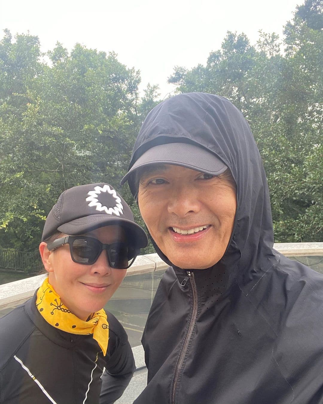 劉嘉玲的IG滿滿的都是運動照片，她歸功於周潤發的帶領，2人也會相約跑山。（翻攝自劉嘉玲IG）