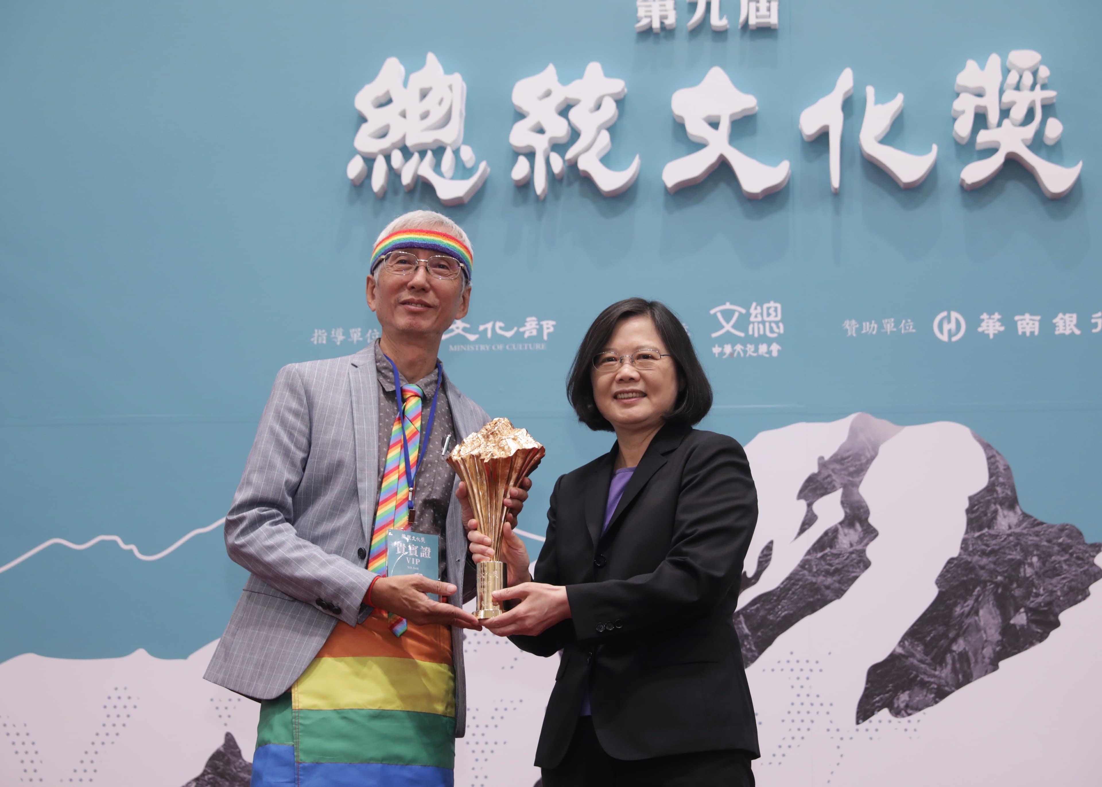 致力於同志權益和婚姻平權的祈家威先生（左）也上榜了《時代》今年的百大影響力人物。（總統府提供）