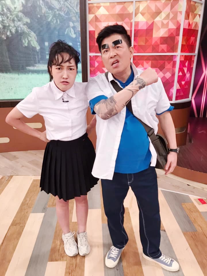 曾國城主持《一袋女王》10年，近年主持功力更進階，連續2年入圍金鐘主持人獎。（翻攝自一袋女王臉書）