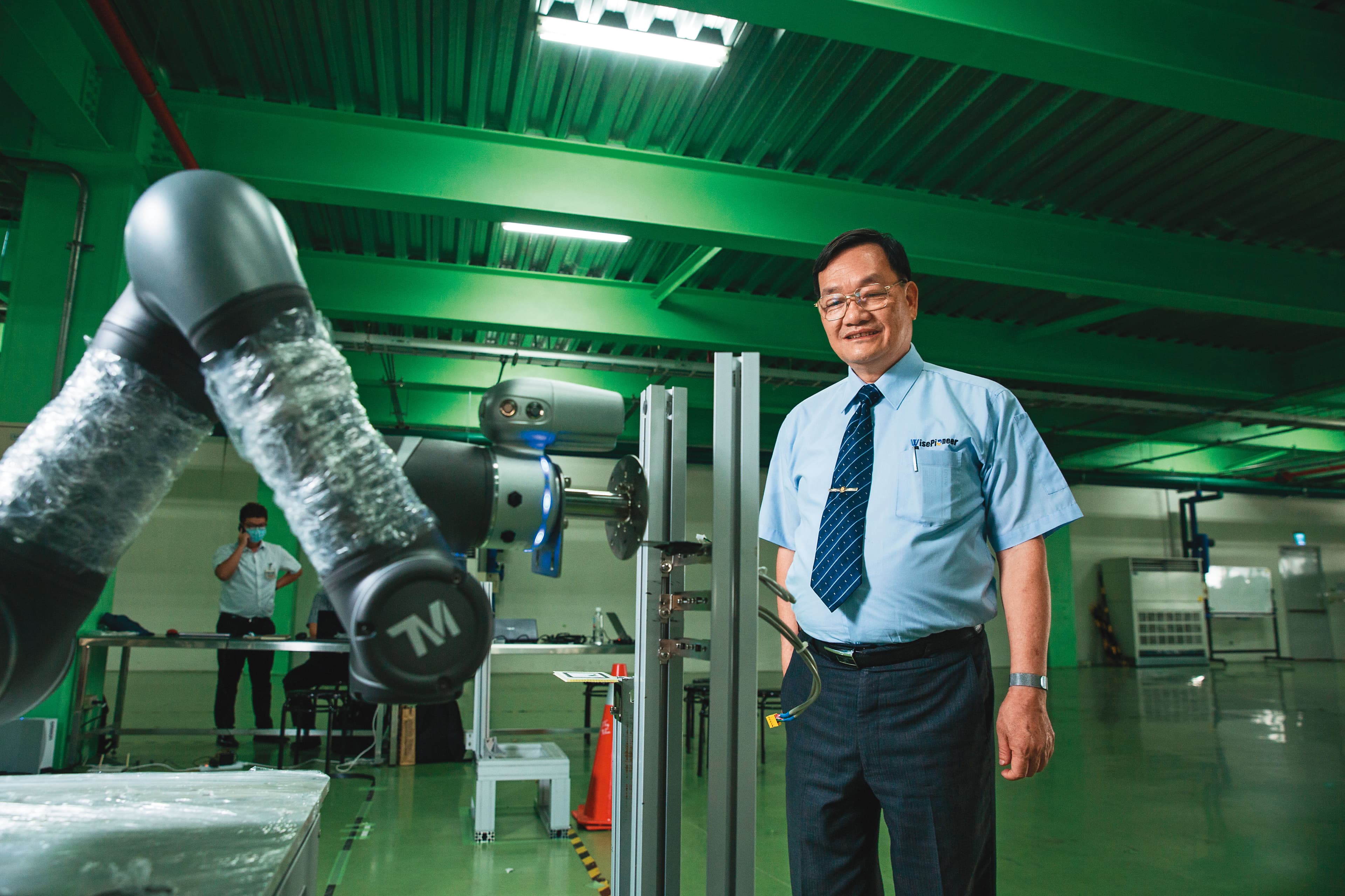 旭東機械替全球晶圓代工龍頭量身訂做出晶圓盒全自動包裝機，打入半導體供應鏈，下一階段正積極布局晶圓自動倉儲系統，取代傳統人力作業。