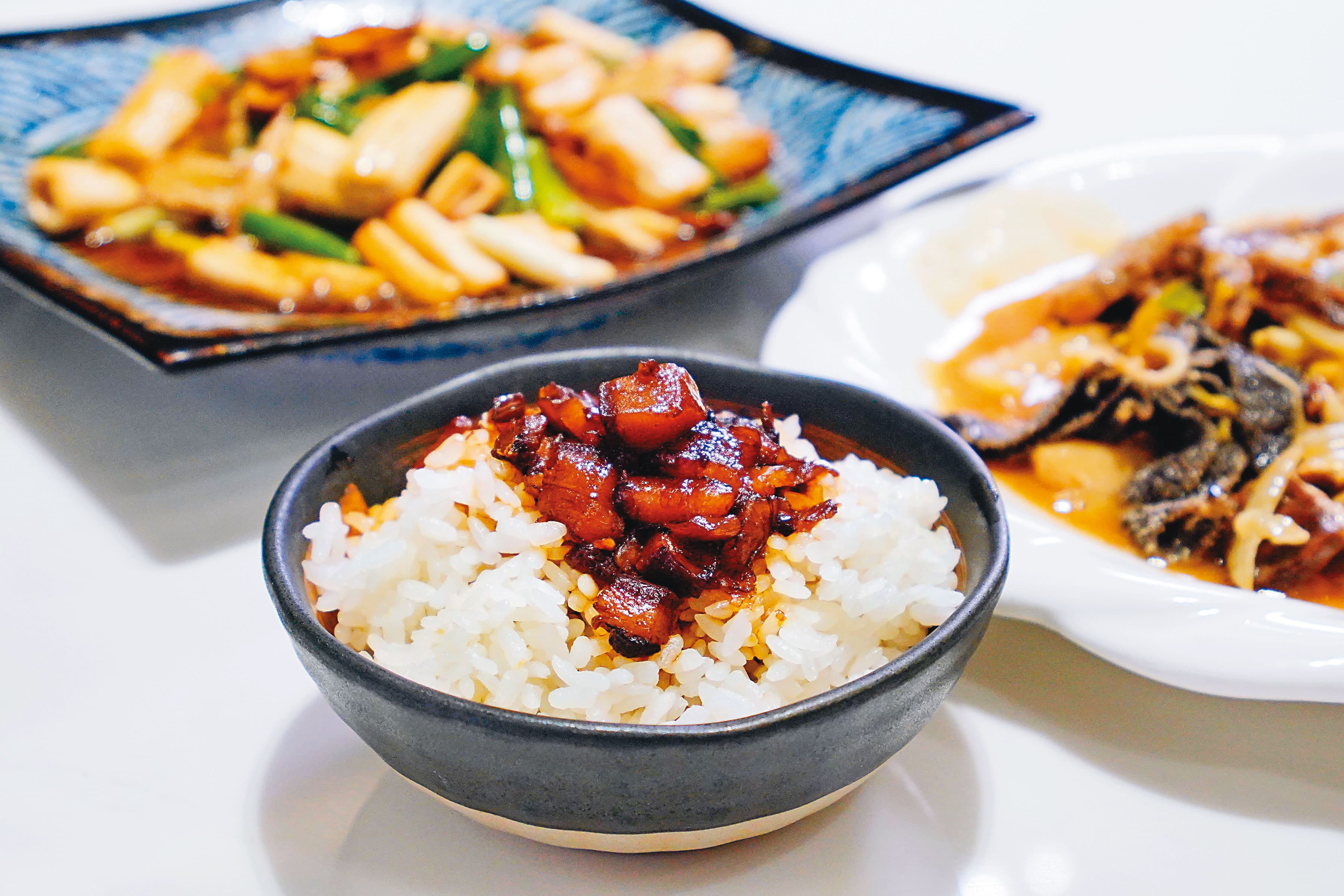 沈大裕操刀的滷肉飯Q香膠質足，提供顧客吃到飽。