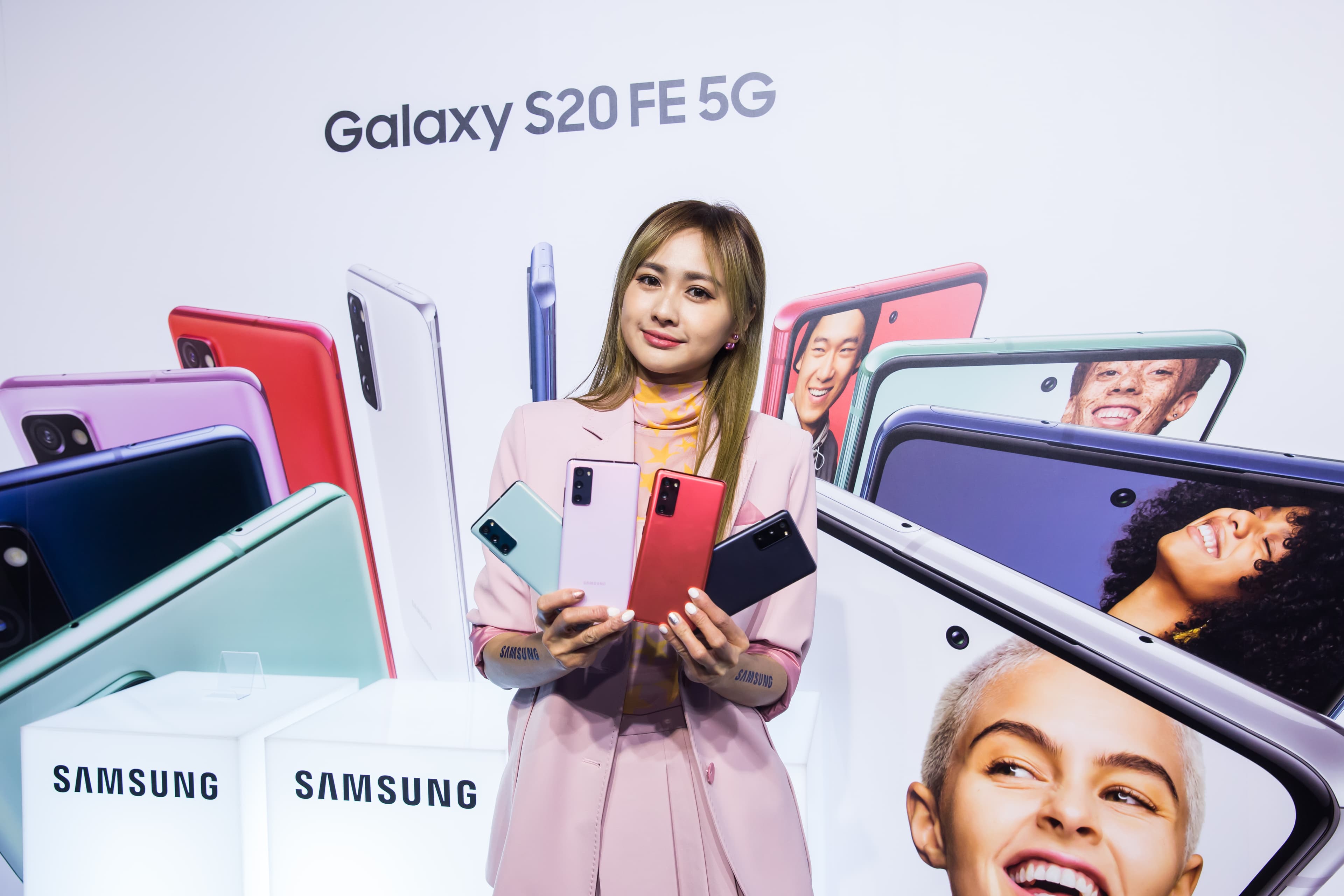 目前5G手機市占領先的韓國三星24日在台推出5G輕旗艦新機Galaxy S20 FE 5G，鎖定年輕族群。