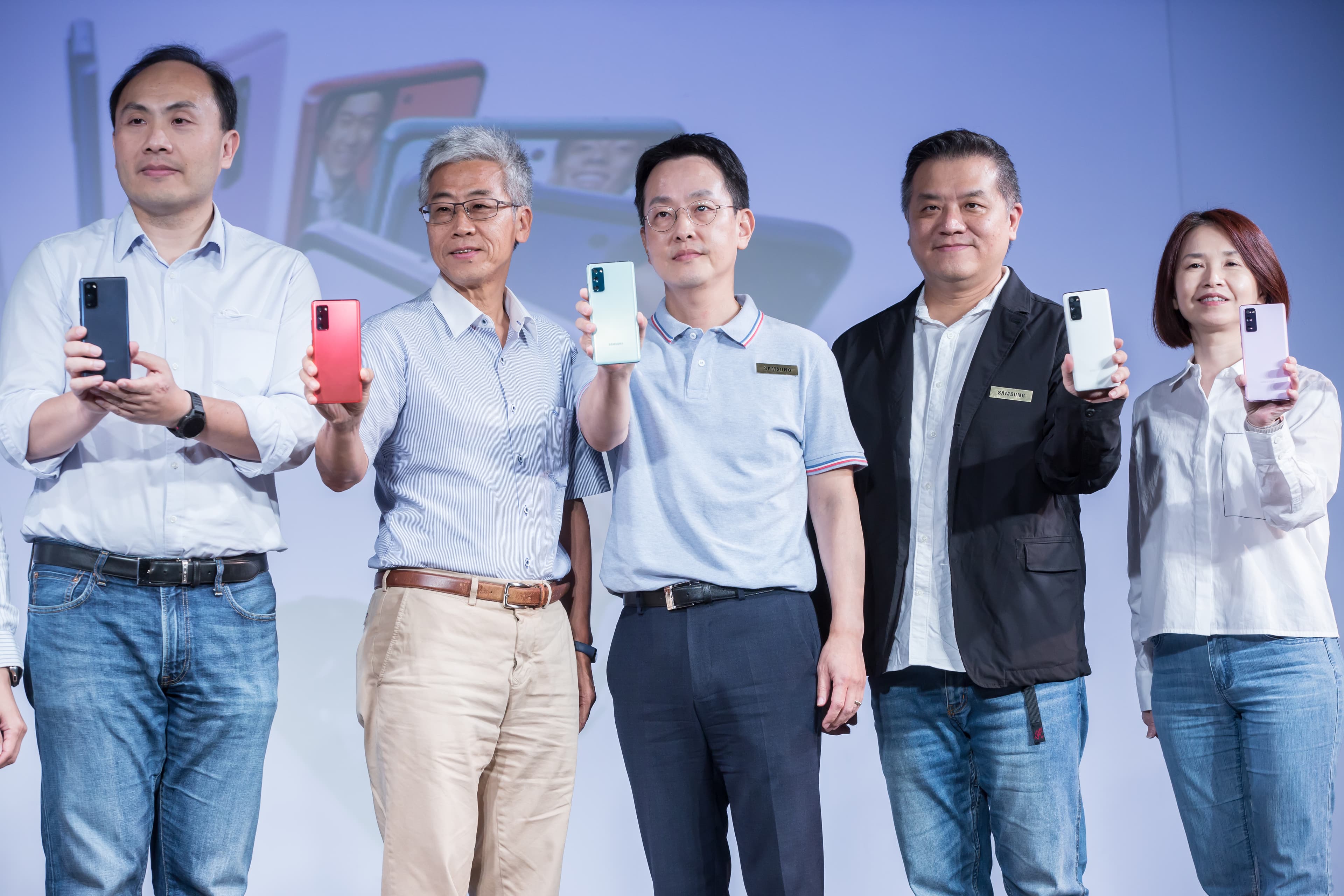 台灣三星電子行動與資訊事業部副總經理陳啟蒙表示，這款輕旗艦在台上市，確實希望讓三星在2萬元以上的高階手機市場內，多爭取6至7%市占率。