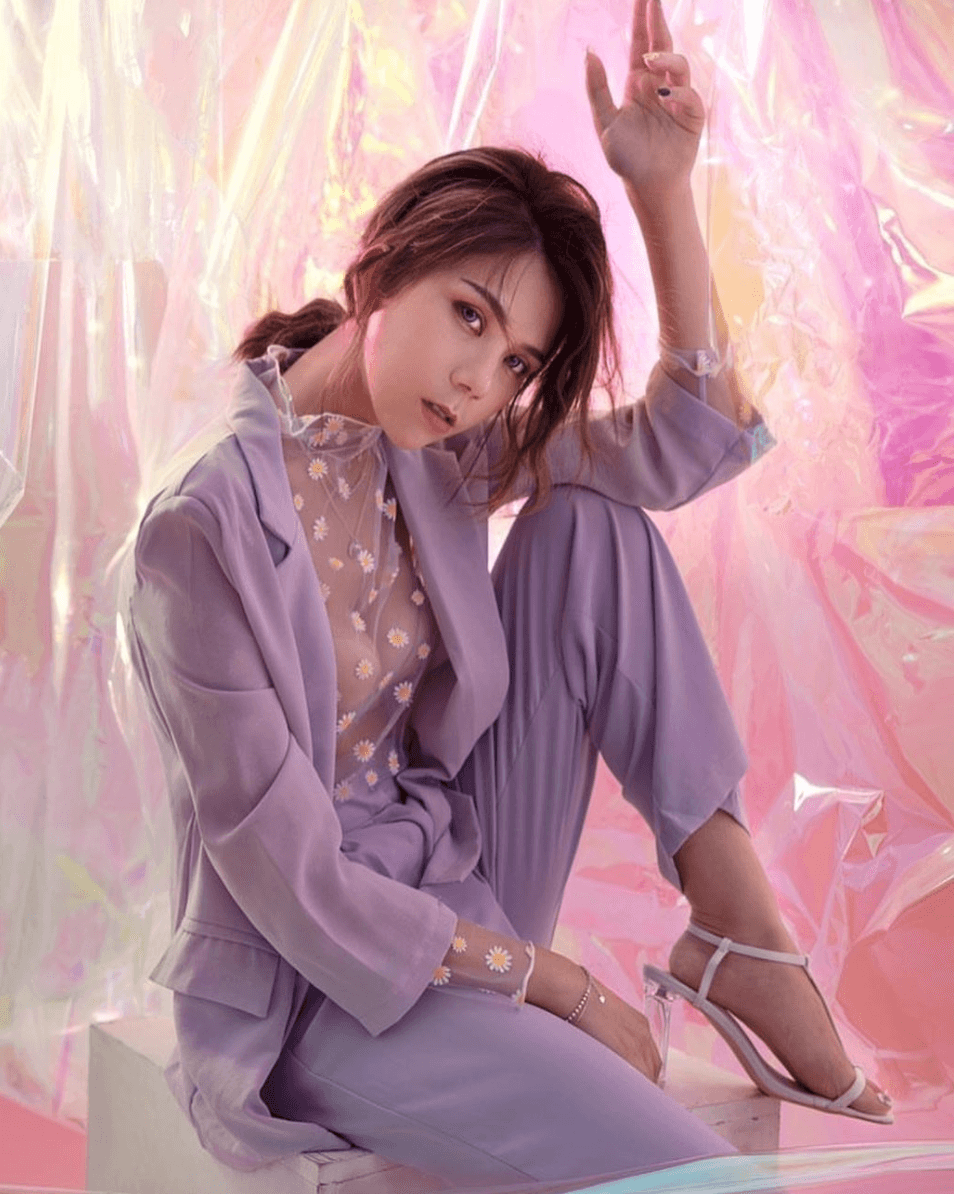 蕾拉大解封水滴美乳，若隱若現叫人鼻血直流。（翻攝自蕾拉IG）