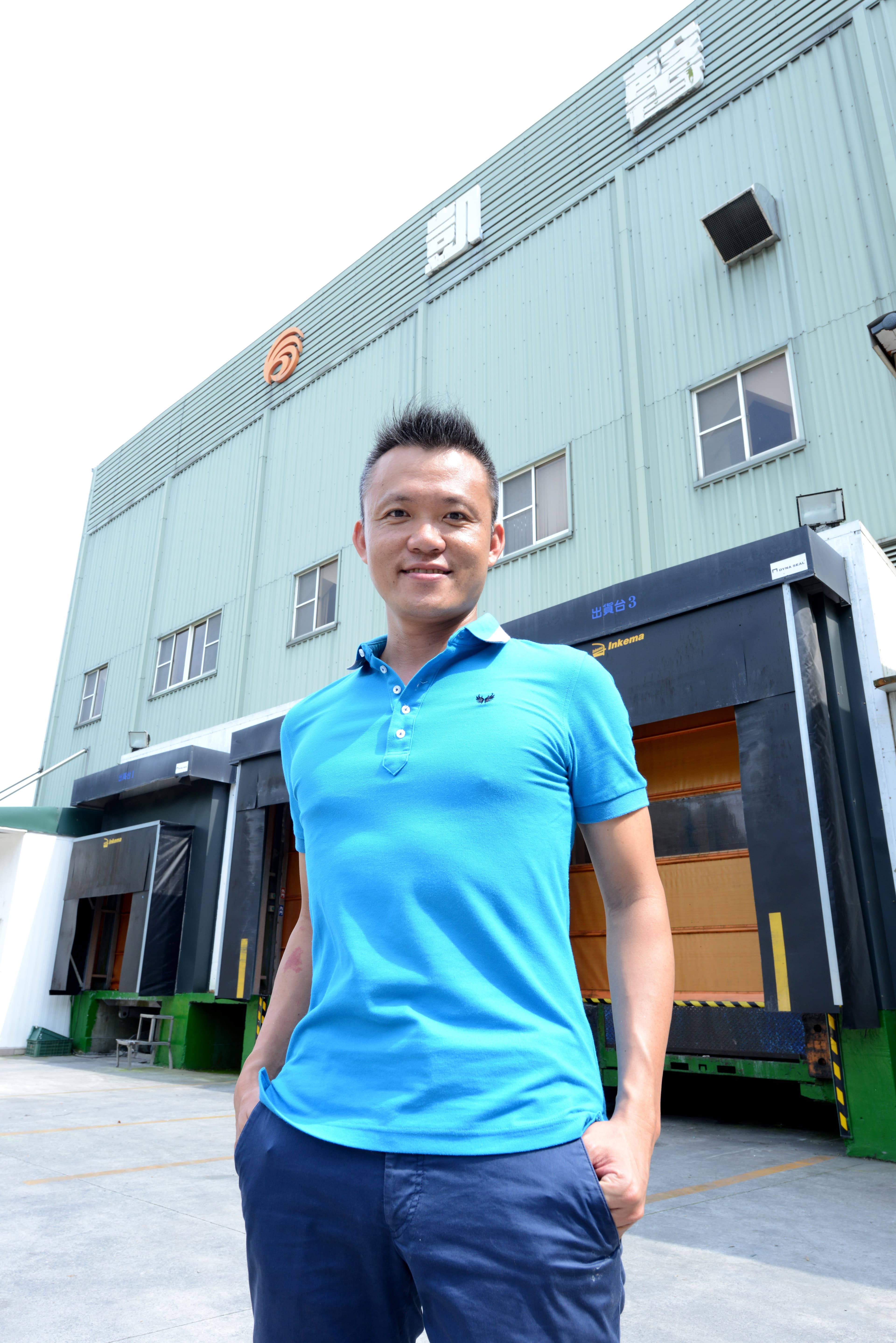 「凱馨實業」總經理鄧學凱轉型傳統養雞業，打造精品雞隻品牌。（凱馨提供）
