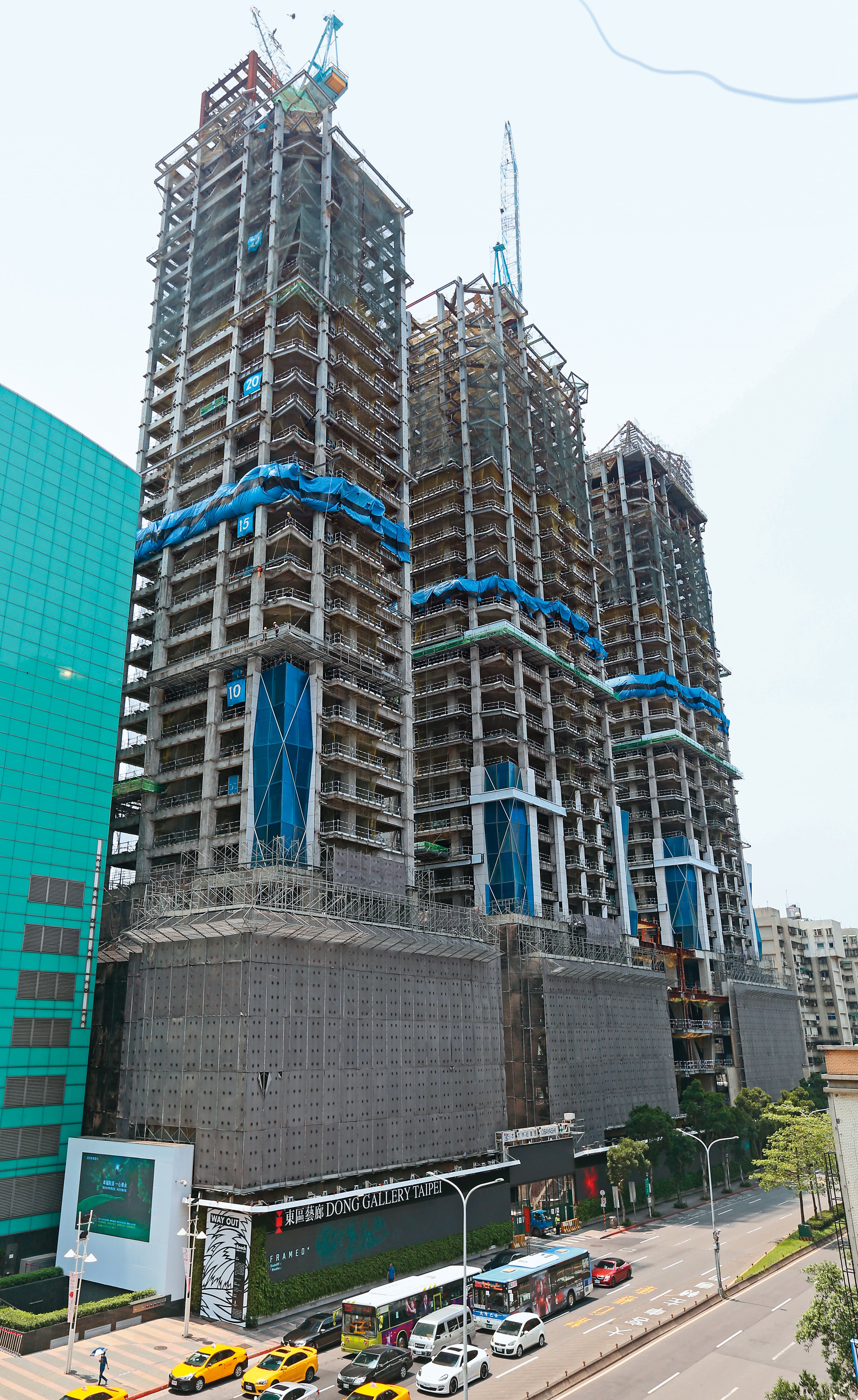 位於北市忠孝復興路口的正義國宅都更案耗費25年，總值上看400億元。