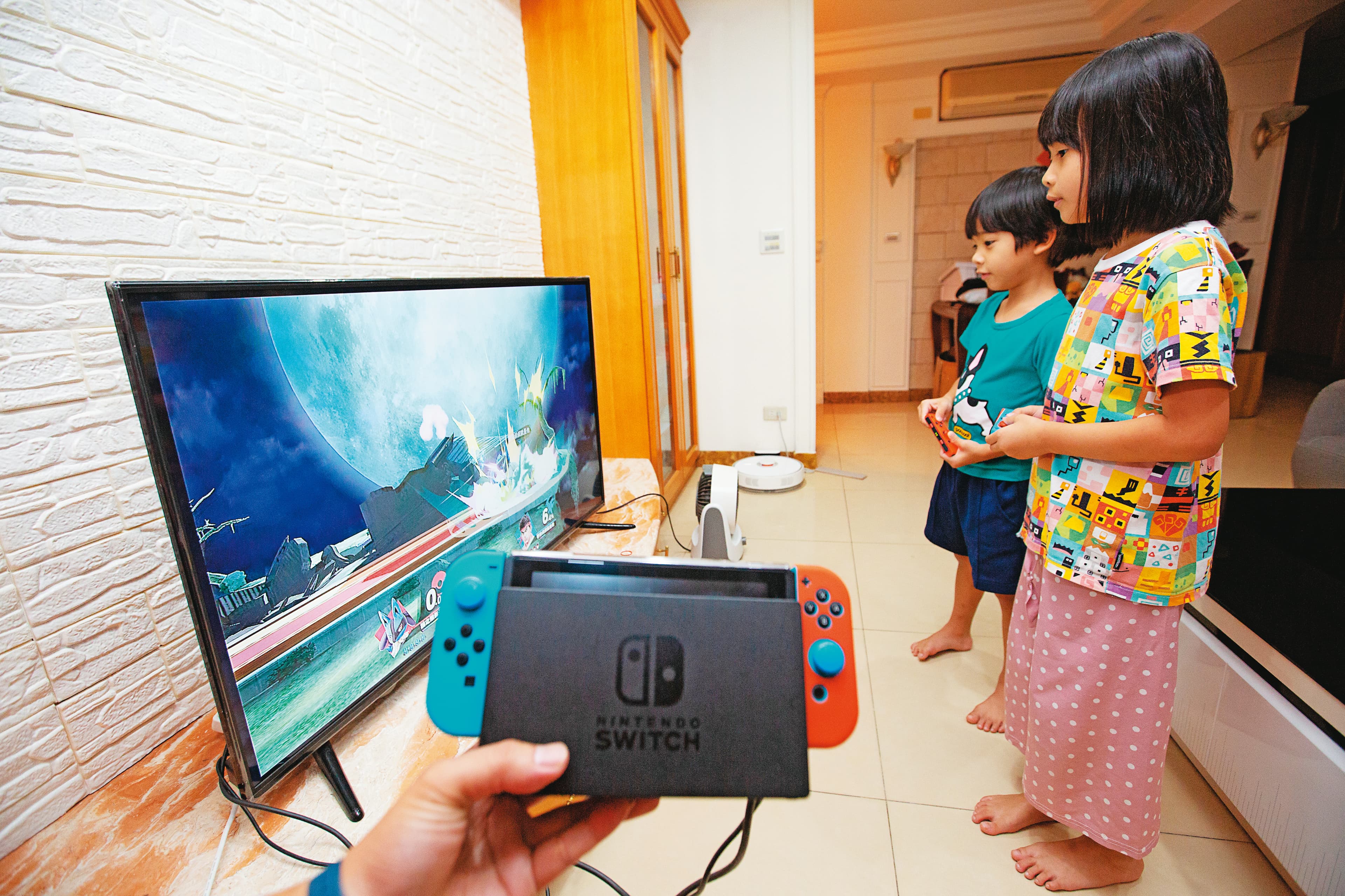 宅經濟引爆居家娛樂產業，Switch新機訂單還沒消化完，PS5、Xbox宣布11月加入戰局。