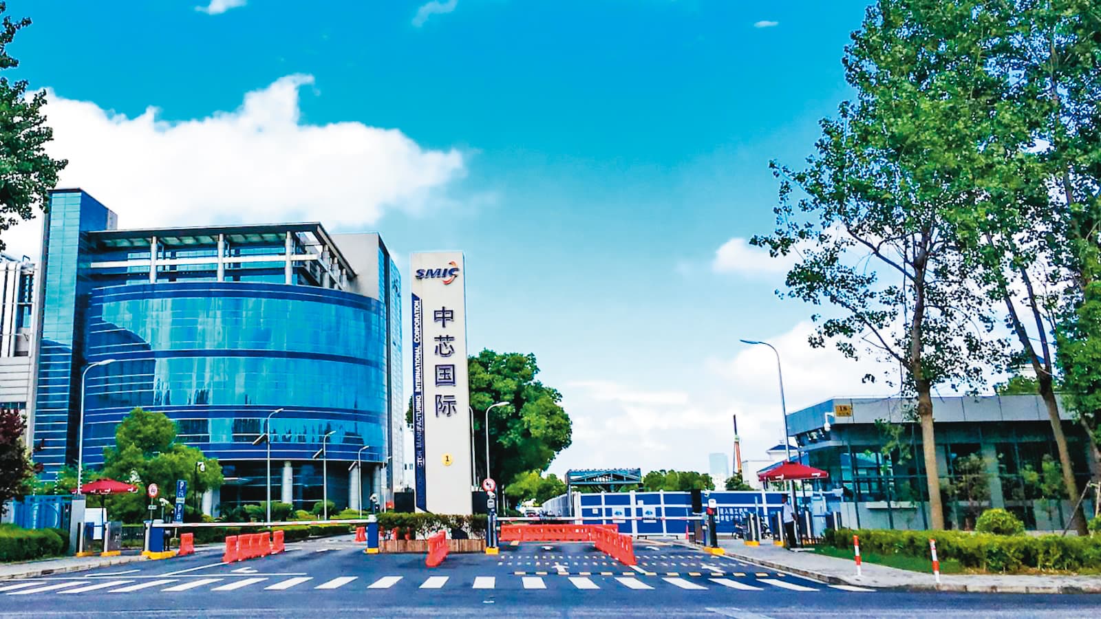 美國將出手制裁中芯國際，恐讓科技業者碰上史上罕見的「缺料」寒冬。（圖片來源：中芯國際官網）