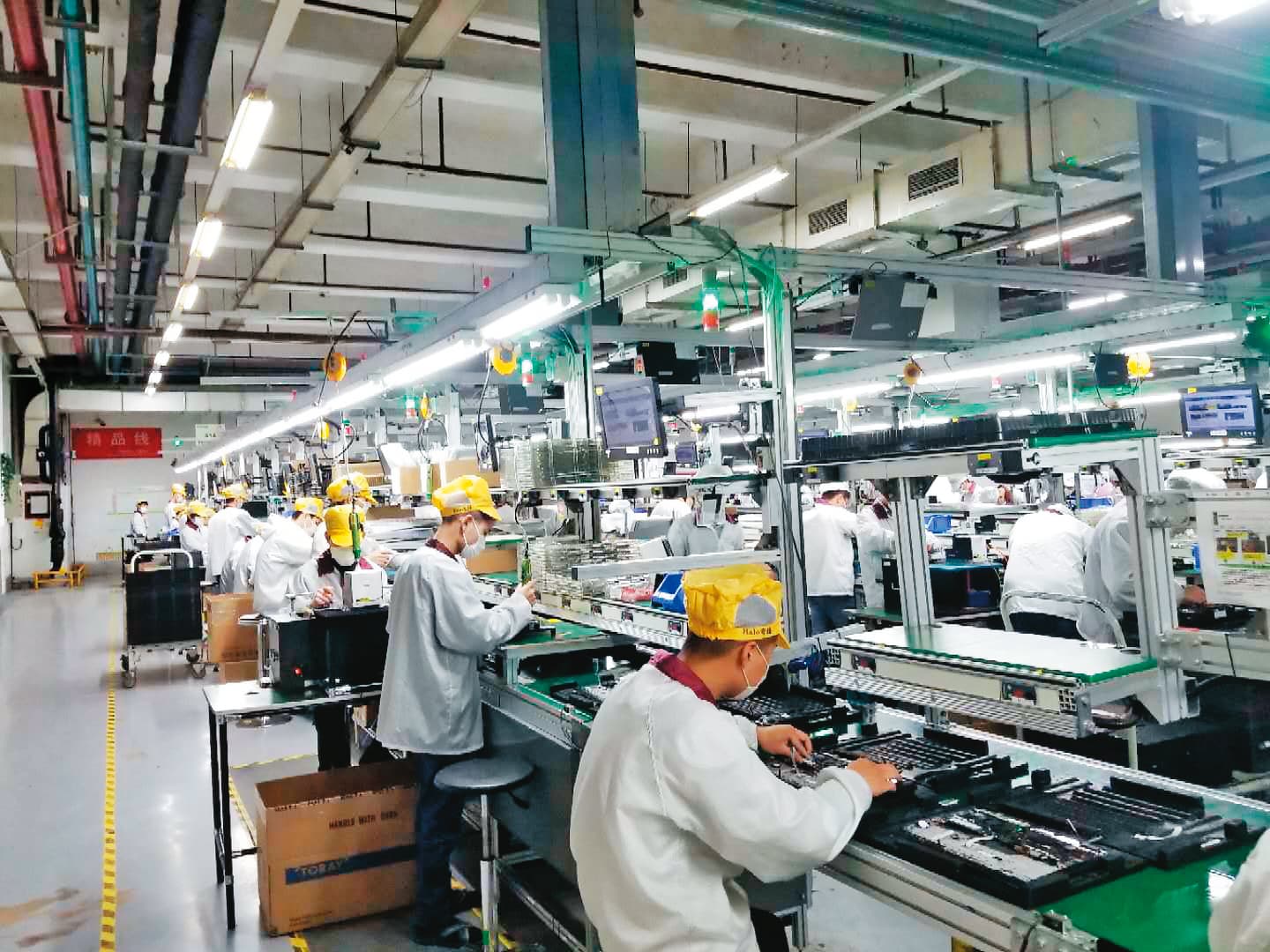 零組件訂單滿載，組裝廠日以繼夜力拚產能全開，更有業者祭出高額獎金擴編人力應急。（圖片來源：一起扣扣網）