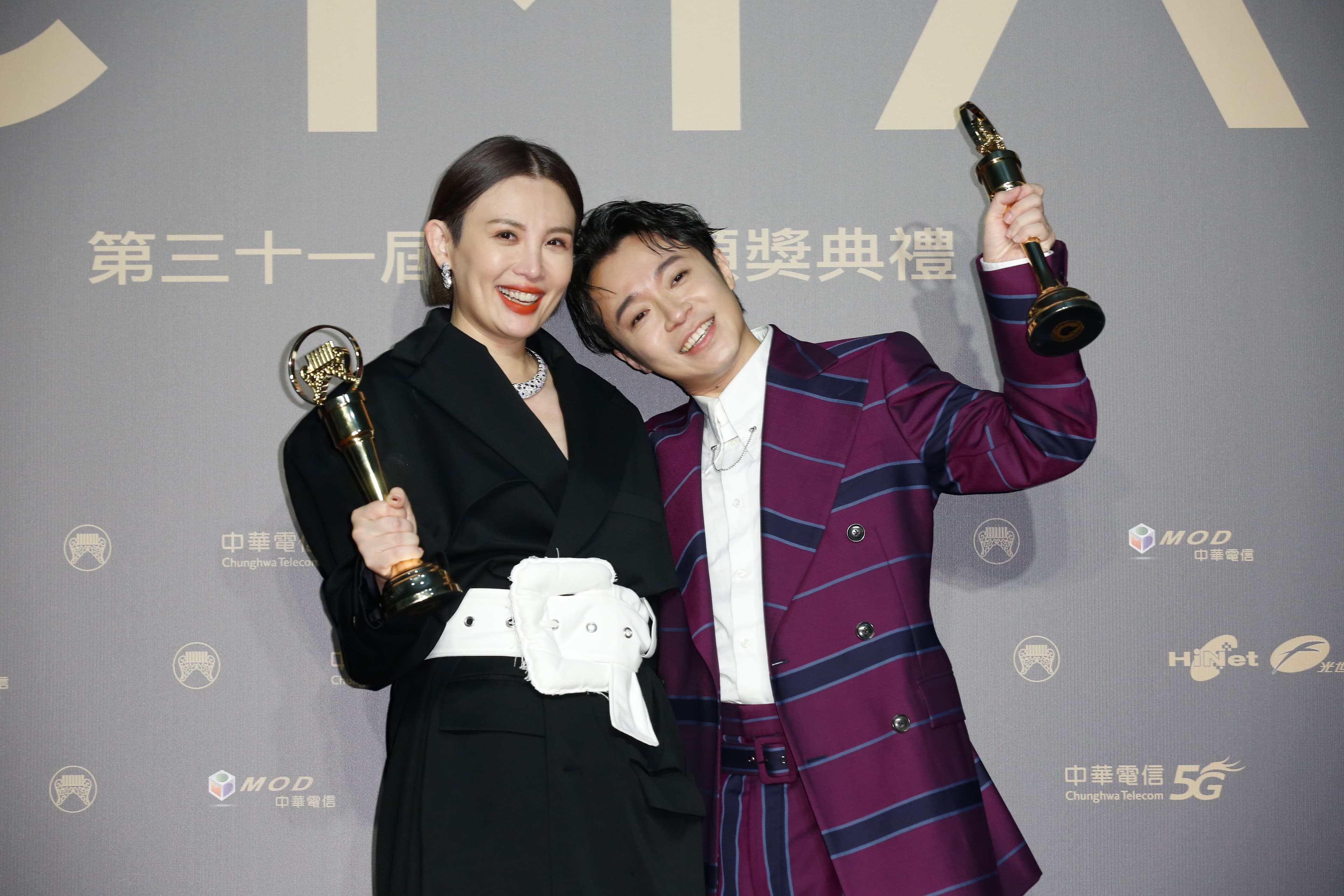 吳青峰登歌王，第一輪即勝出，魏如萱的演唱實力獲肯定，如願登歌后。