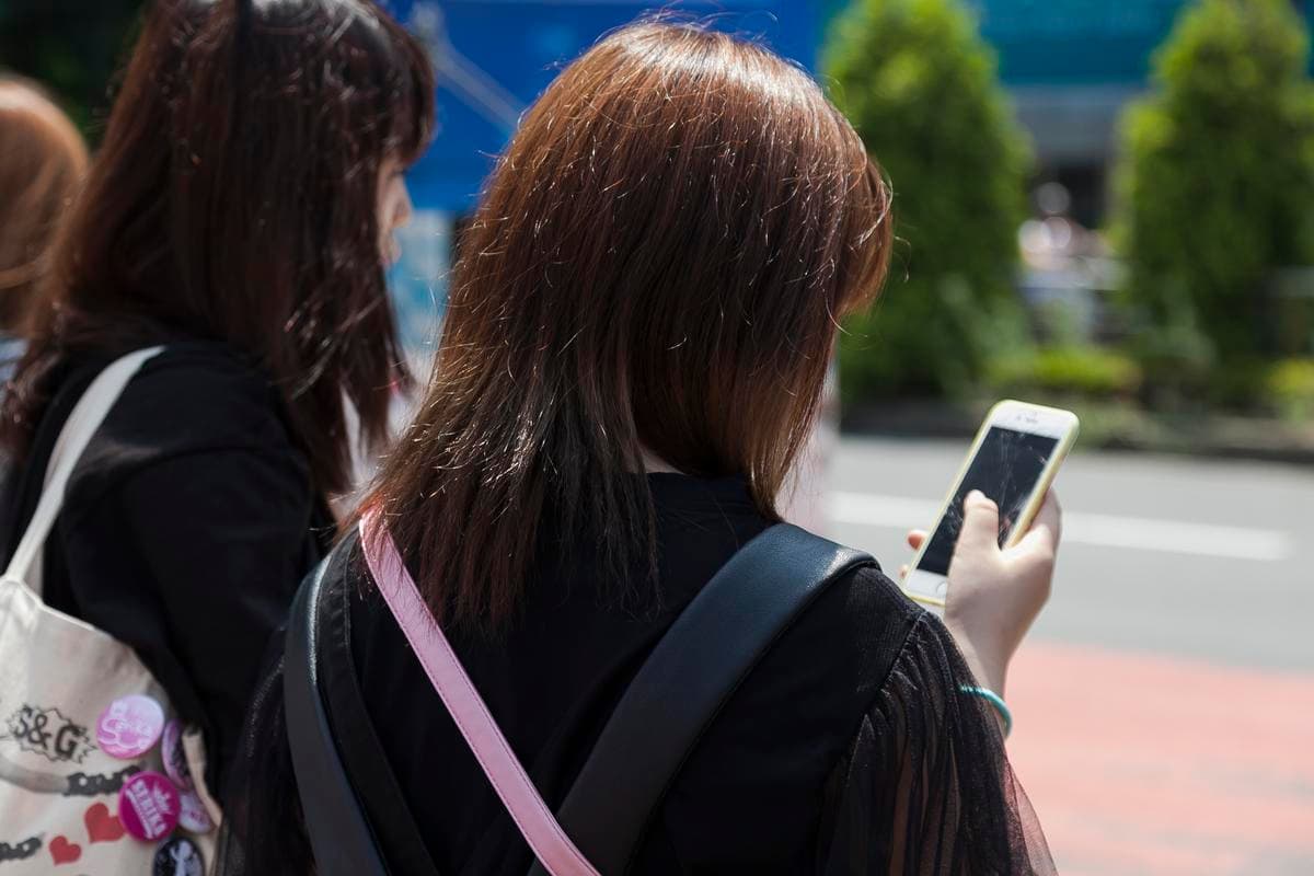 女高中生遭到「屎尿癖」補習班噁師以針孔攝影機偷拍如廁畫面；示意圖，與當事人無關。（東方IC）