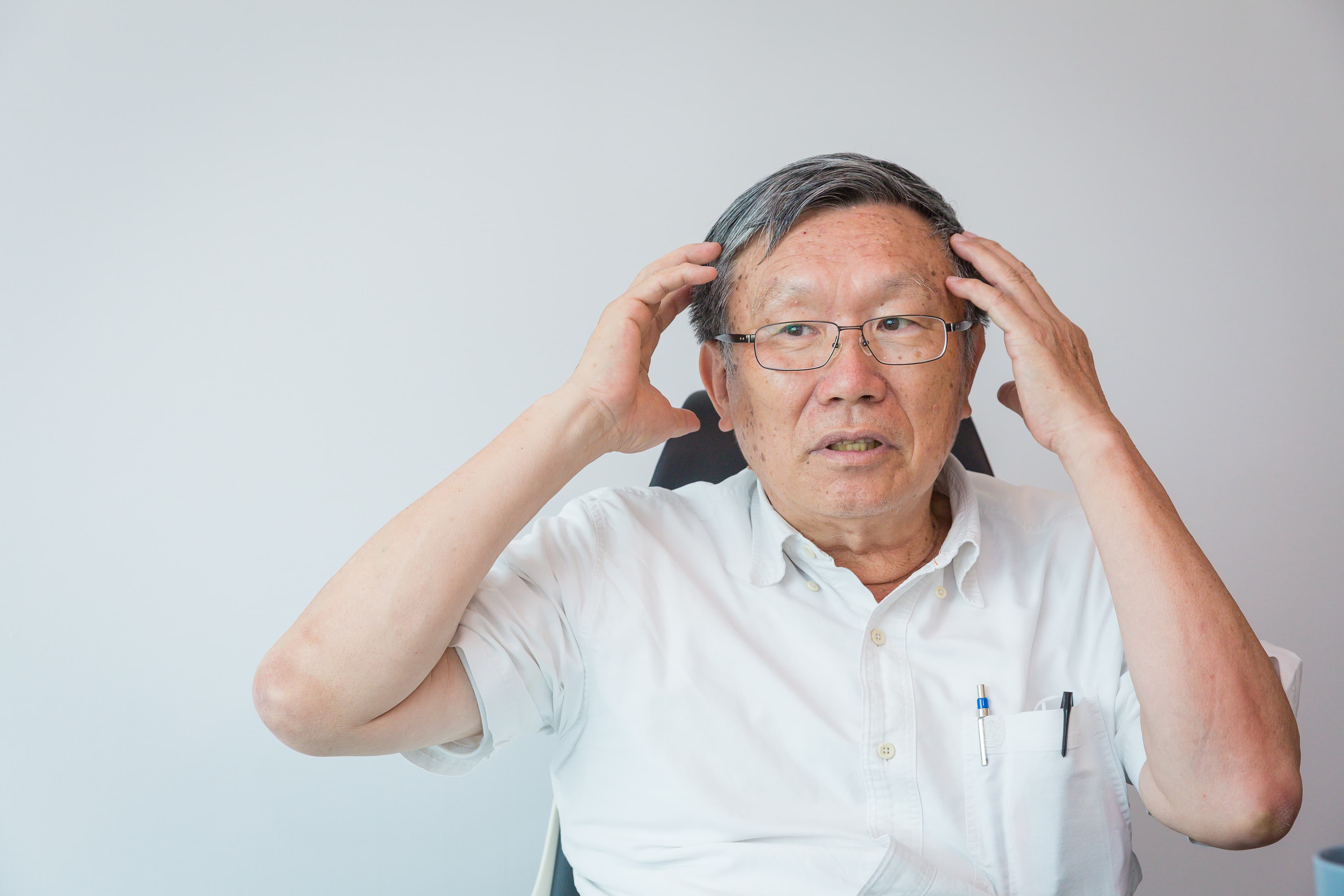 曾忠信日前出面怒控，官田鋼買下商場後竟不願承受當初合約載明履約保證的4.8億元債務。