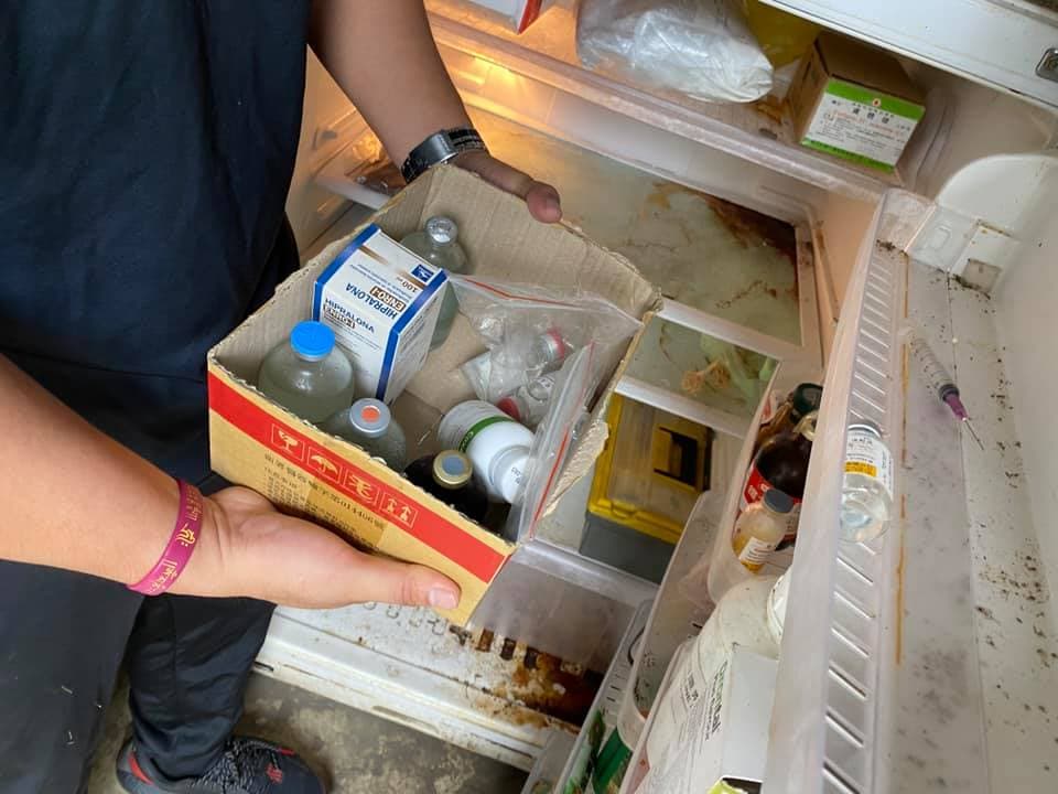 現場發現大量藥品。（翻攝自曾玟學臉書）