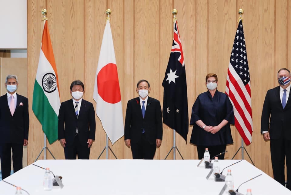 「四方安全對話」於今日東京舉行，由印度、日本、澳洲、美國外長達成對齊力抗中的共識。（翻攝自「首相官邸」臉書）