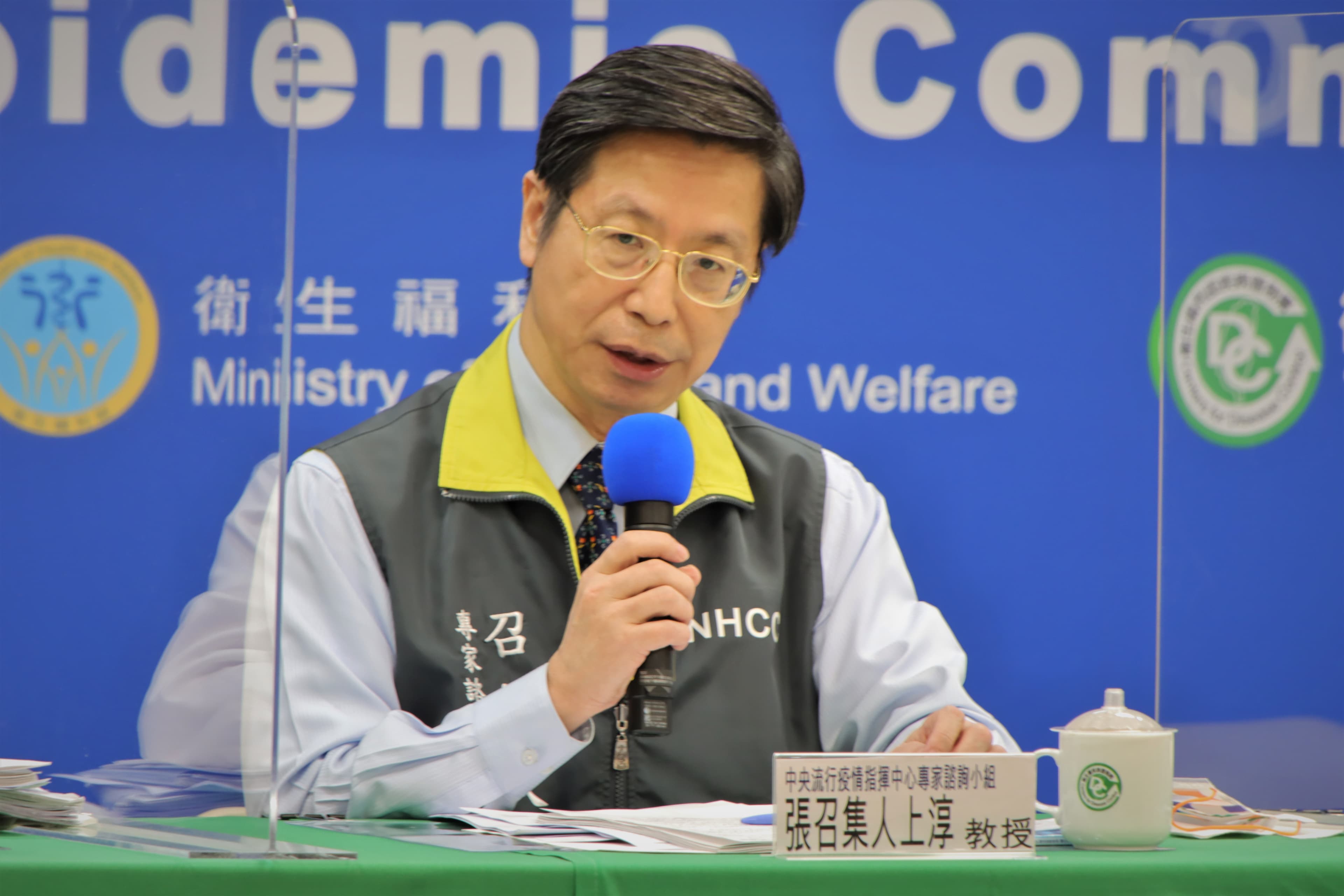 張上淳回應媒體對於國內外檢驗方式差異，表示指揮中心會把重點放在陽性個案的在台接觸史。（指揮中心提供）