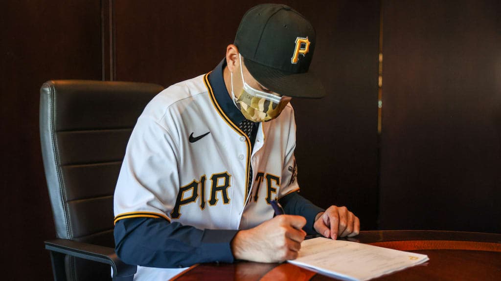 19歲台灣右投陳柏毓正式和匹茲堡海盜隊完成簽約。（翻攝自mlb.com/pirates）