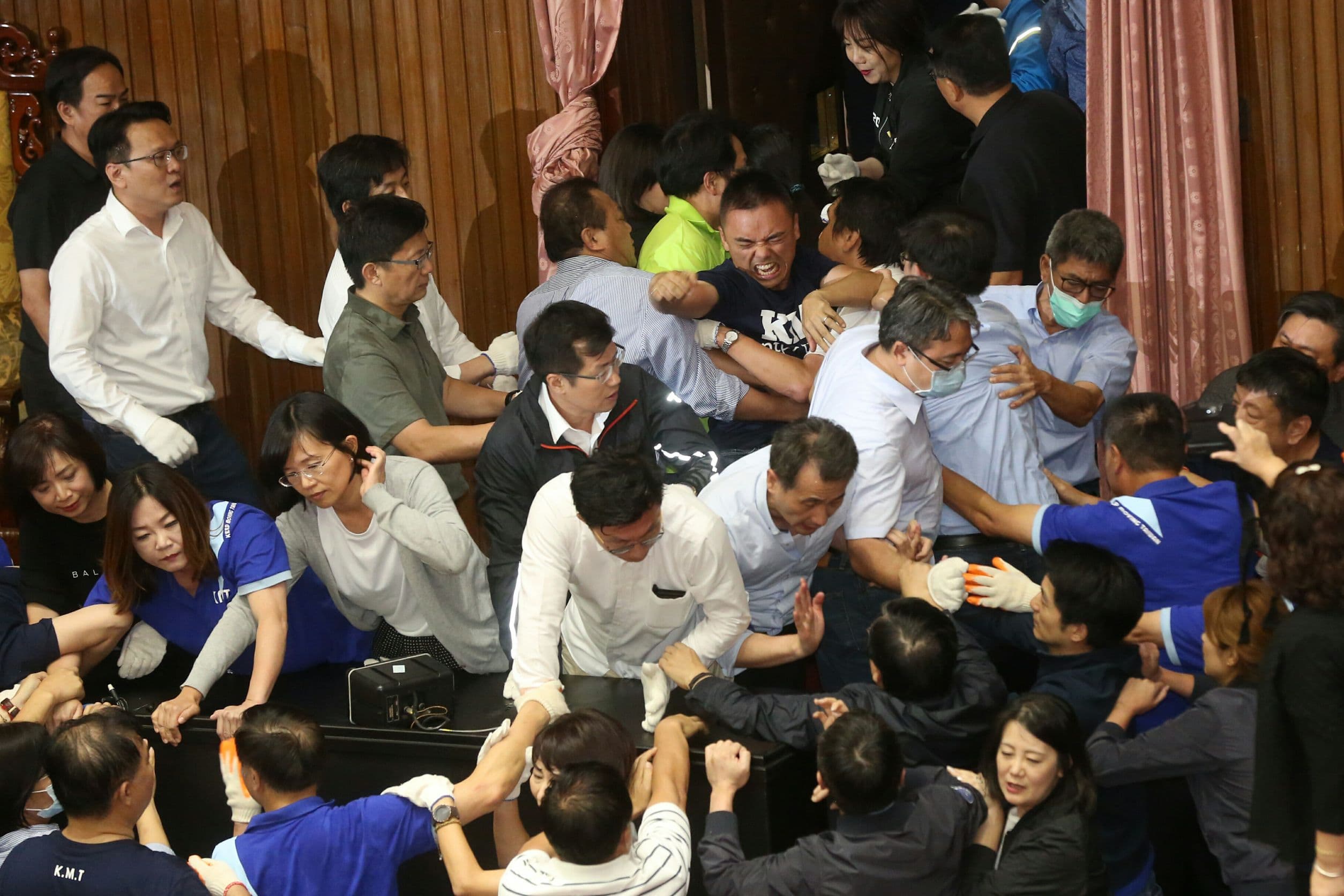 今年7月，國民黨團為監院人事案杯葛議事，與民進黨團爆發衝突。