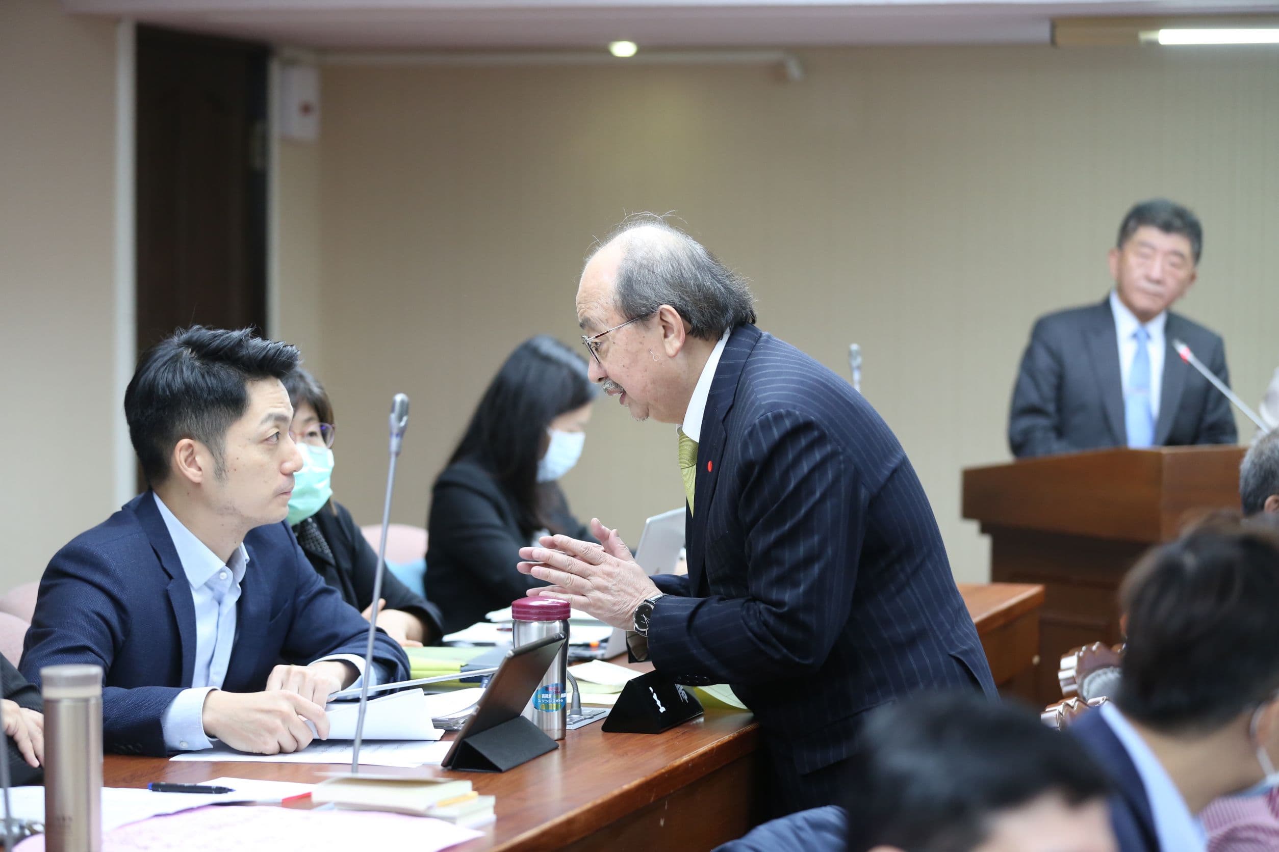 對於陳時中的回應，蔣萬安相當不滿。