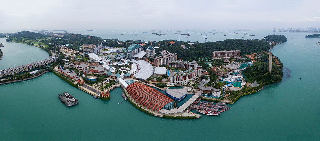 香港民眾認為，新加坡只有聖淘沙、環球影城和魚尾獅石像。（翻攝自維基百科）