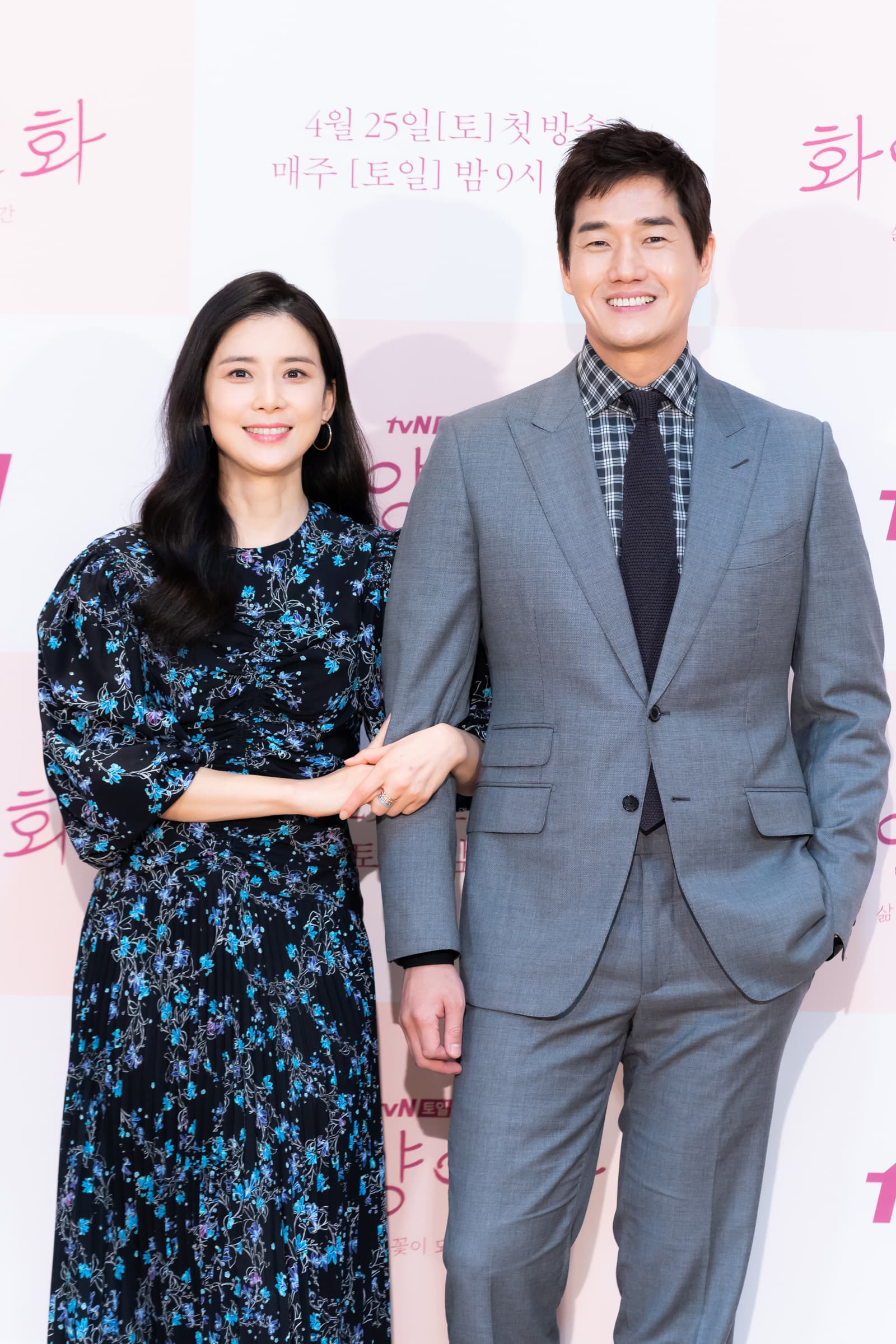 劉智泰（右）身材保持得非常好，謙稱配合角色做形象管理是演員的基本。（中天電視台提供）