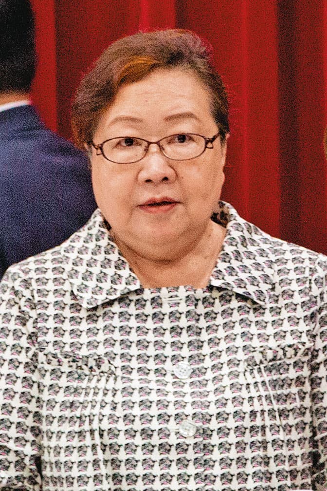 長榮集團老臣柯麗卿2018年在前往張榮發基金會開董事會途中，曾遭黑槍恐嚇。