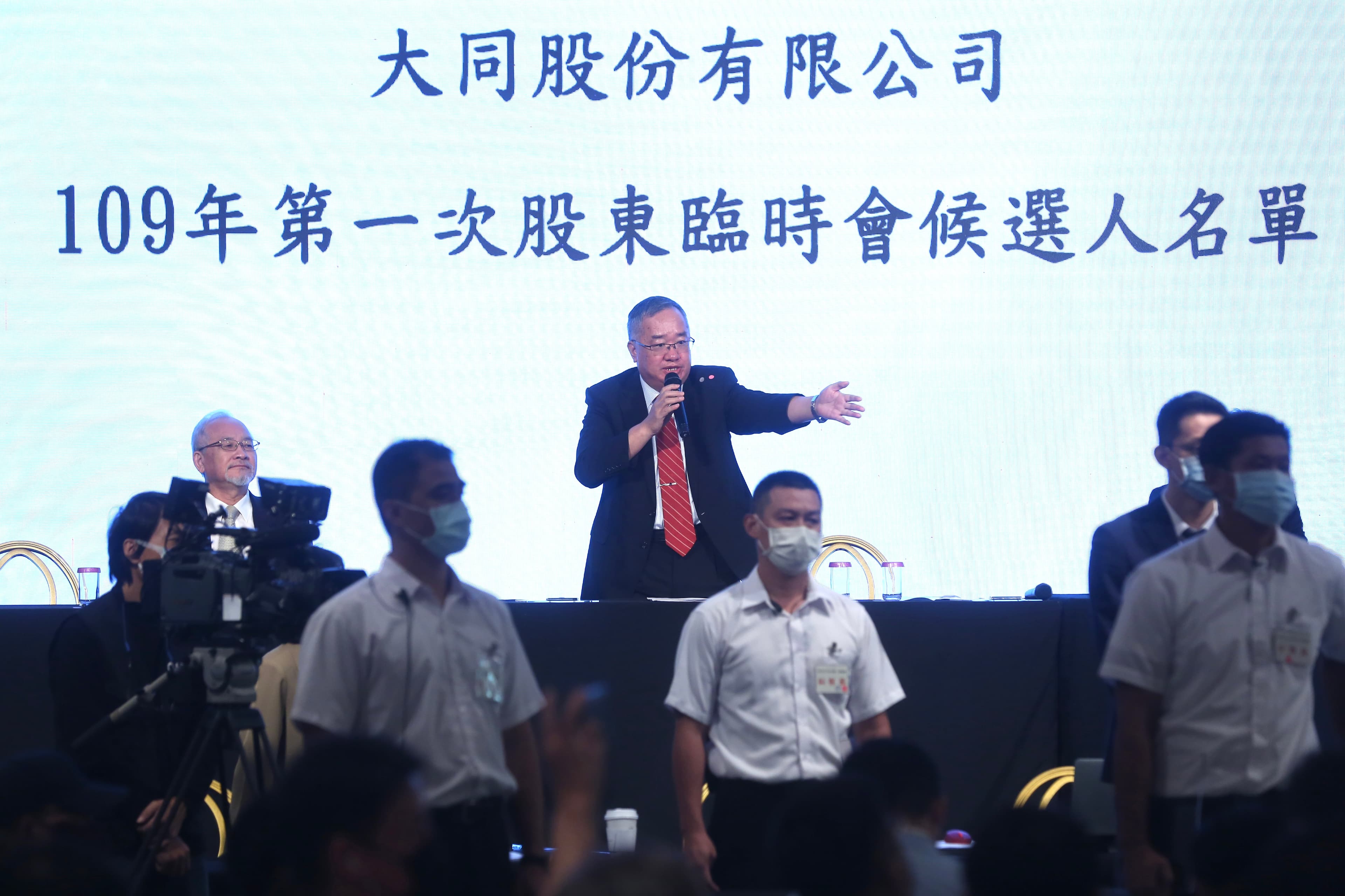 臨股會現場還算平和，雙方並沒有爆發肢體衝突。