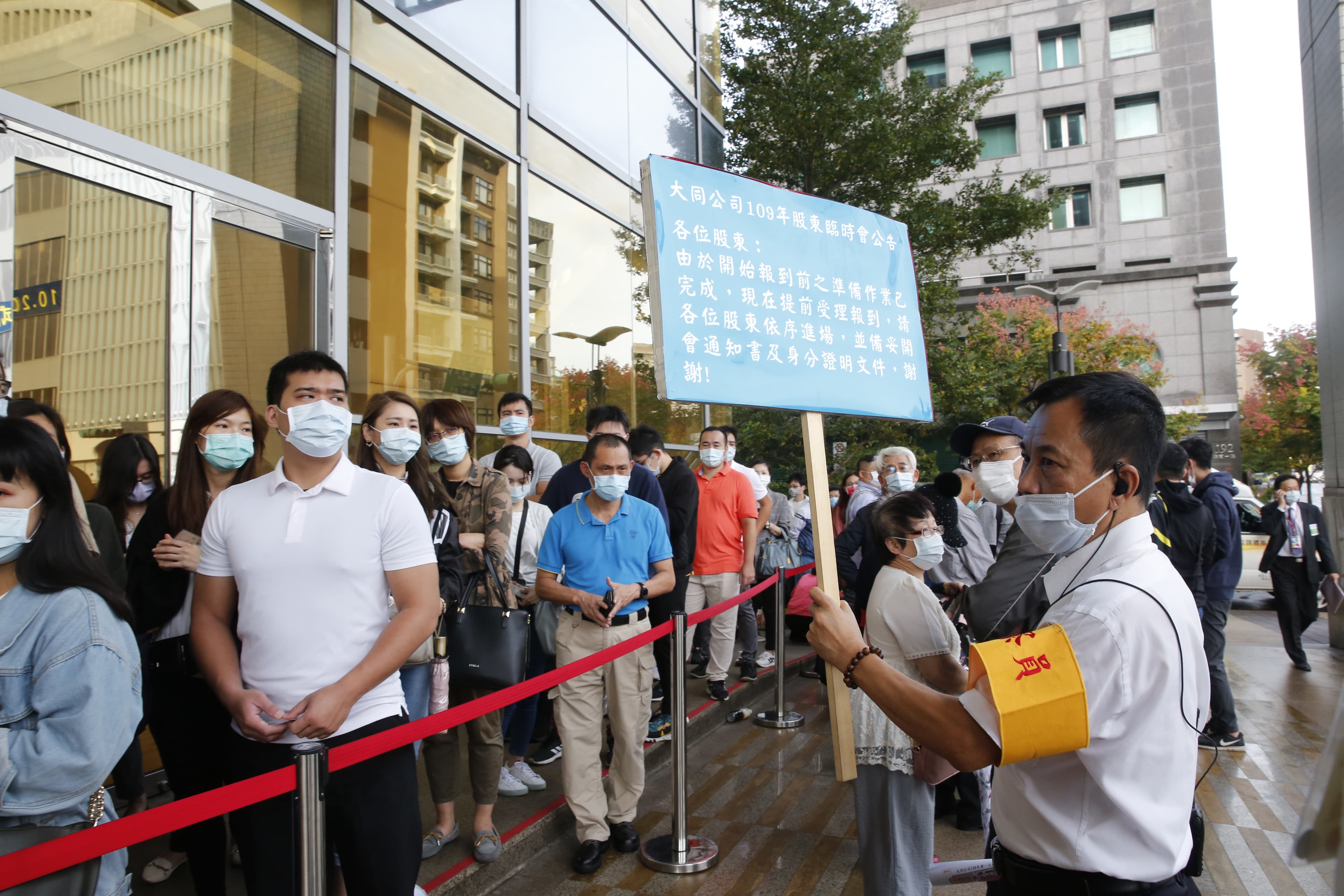 今（21日）大同股臨會市場派不敢大意，一早就安排數十名糾察員嚴陣以待，不過現場並未發生衝突。