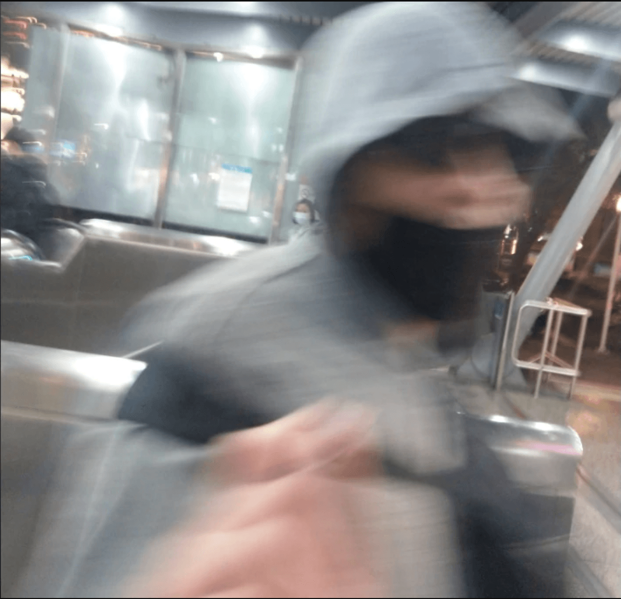 黃以安拍下男子正面照，希望女性要小心色狼。（翻攝黃以安臉書）