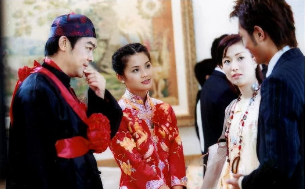 17年前鄭秀文與蔡卓妍曾合演《戀上你的床》，但兩人片零互動，對手戲也很少。（網路圖片）