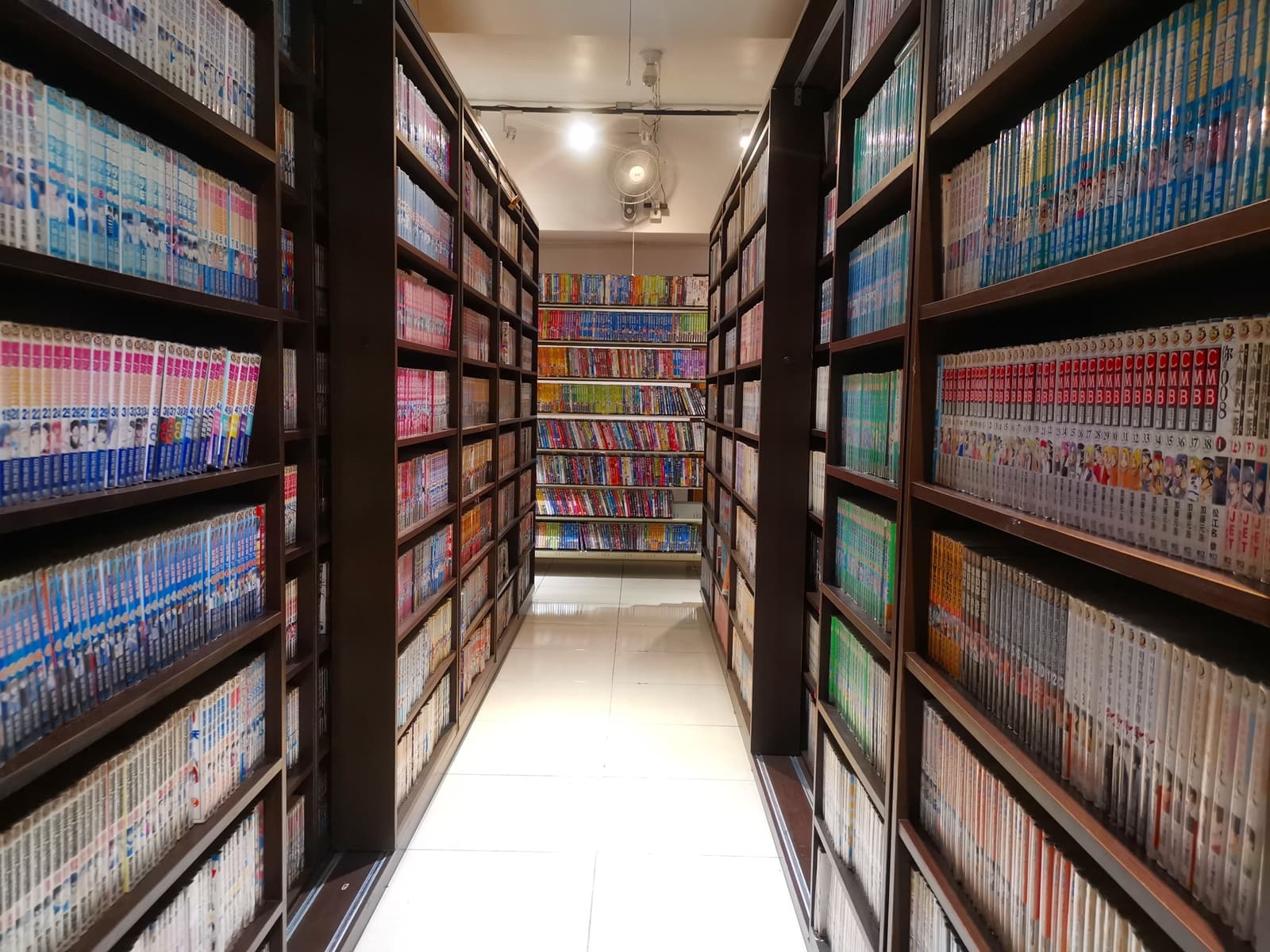 二樓的藏書非常豐富。