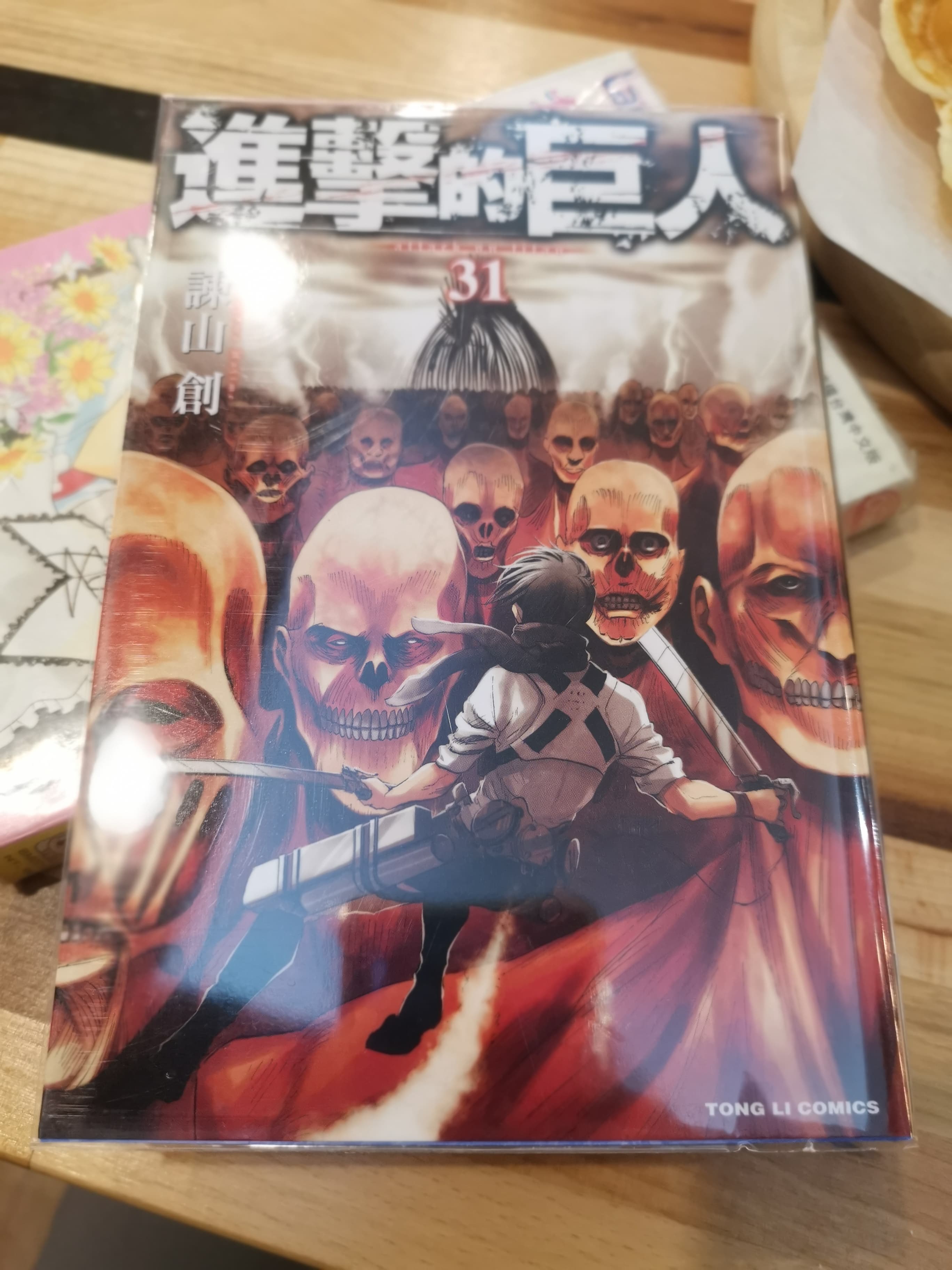 和其他提供漫畫的咖啡館不同的是，這裡也提供新書。