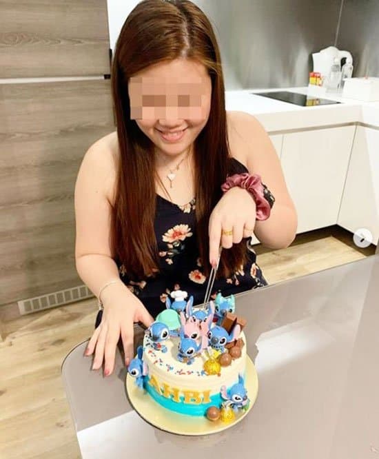 郭女的腹部微微鼓起，有「飄孕味」的跡象。（翻攝自王男IG）