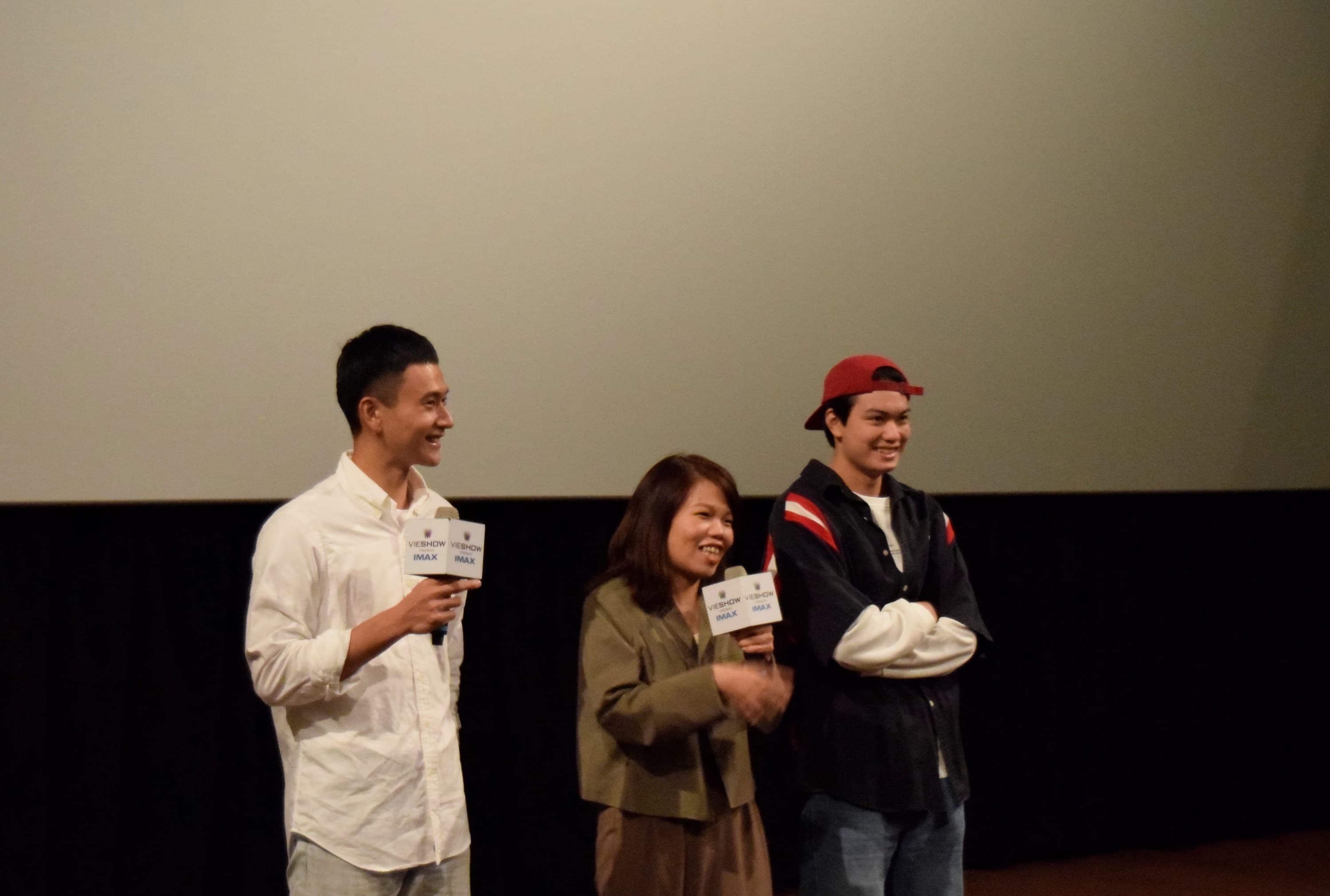 導演柯貞年（中）、演員劉冠廷與劉子銓勤跑映後座談，為電影催票。（CATCHPLAY提供）