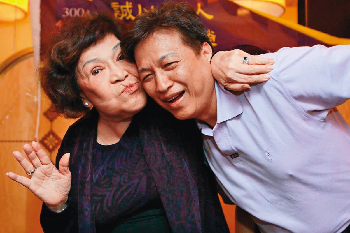 阿姑周遊（左）。（翻攝自李朝永臉書）