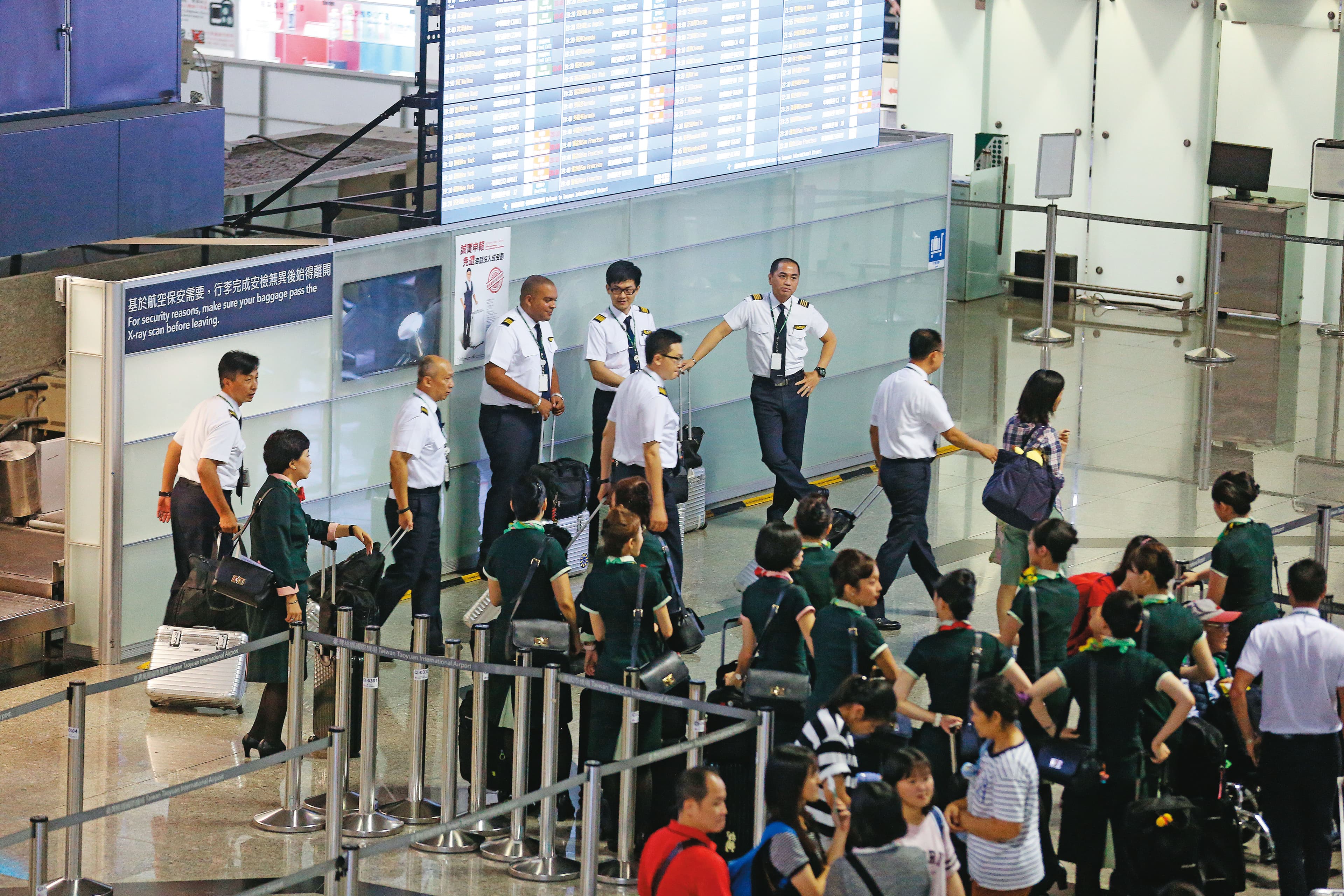 武漢肺炎重創航空業，不少機師面臨無班可飛或放無薪假窘境。（圖為示意畫面，非當事人）