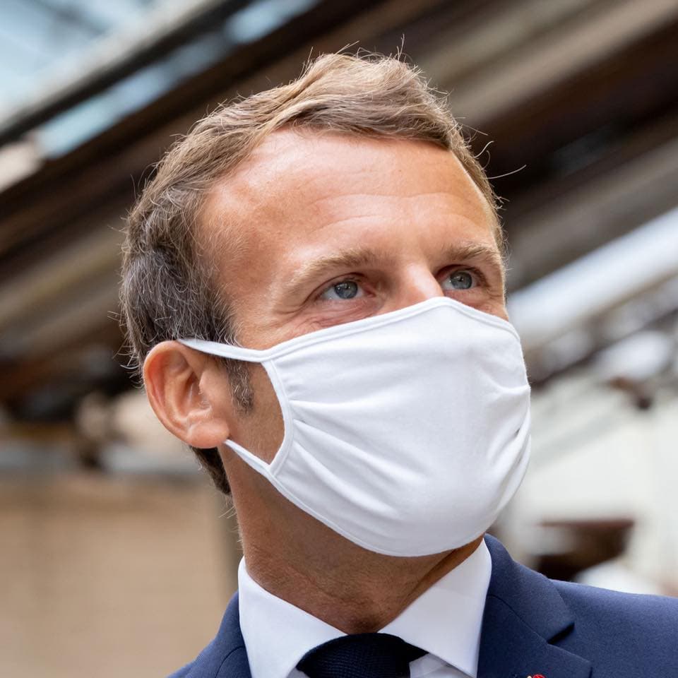 法國總統馬克宏進行全國轉播演說表示，自30日起全國將重啟封鎖，直到12月1日止。（翻攝自Emmanuel Macron臉書）