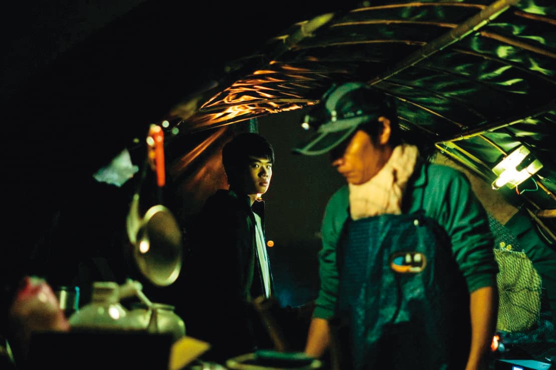 潘親御（左）與已故影帝吳朋奉（右）在《降河洄游》演父子，難忘吳朋奉在片場待他如親生兒子，陪著練習台詞的珍貴回憶。（高雄電影節提供）