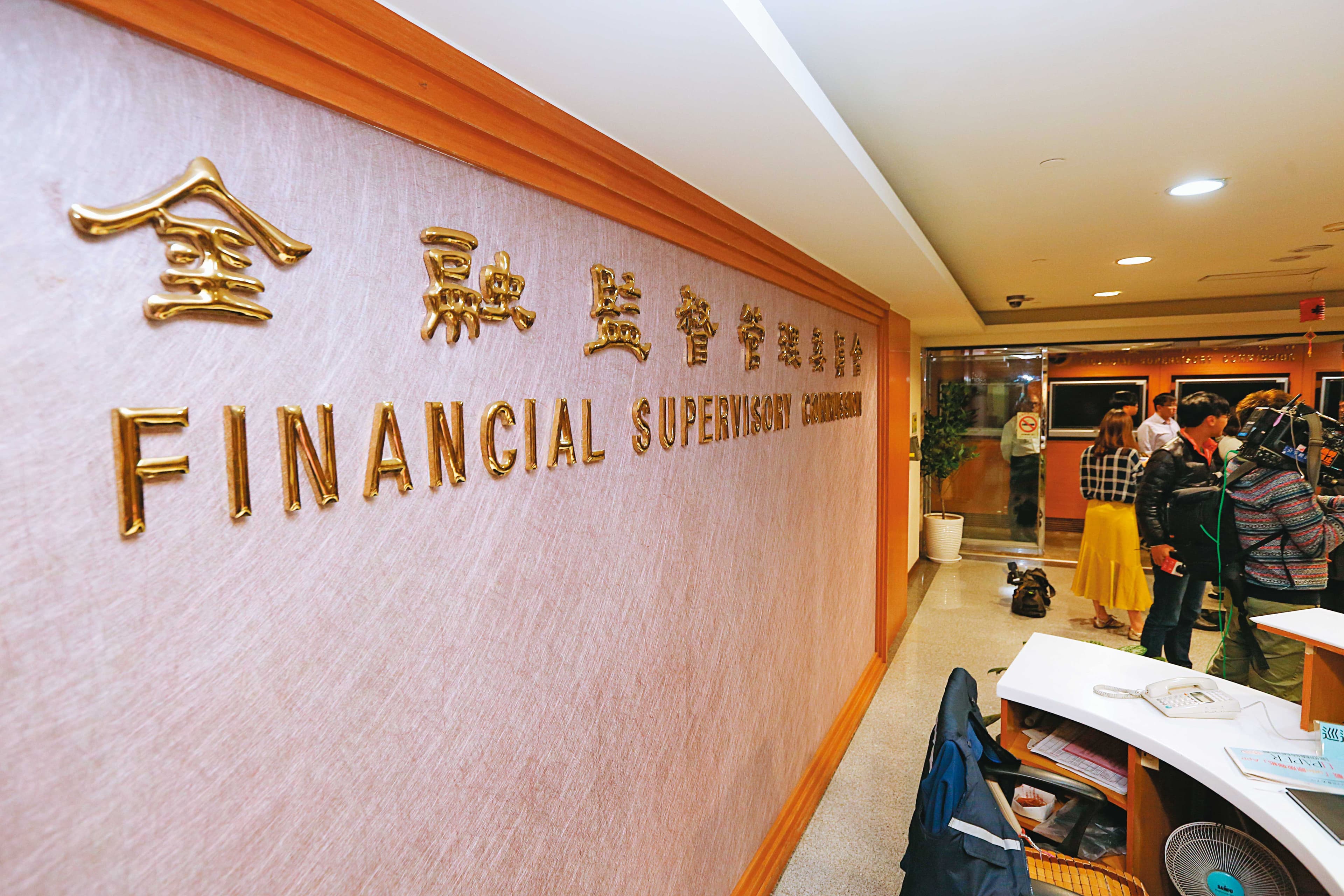 上市櫃公司若有中資未依法申報買進股票，偽裝成外資介入經營權擾亂金融秩序，金管會將依法辦理。