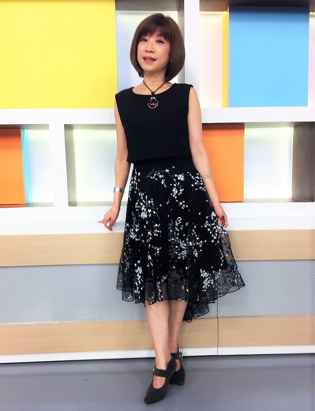 今子嫣年輕時從紅包場出道大受歡迎，轉戰演藝圈後近年演出植劇場《花甲少年轉大人》中的二嫂花明媽再度受到關注。（和展影視提供）