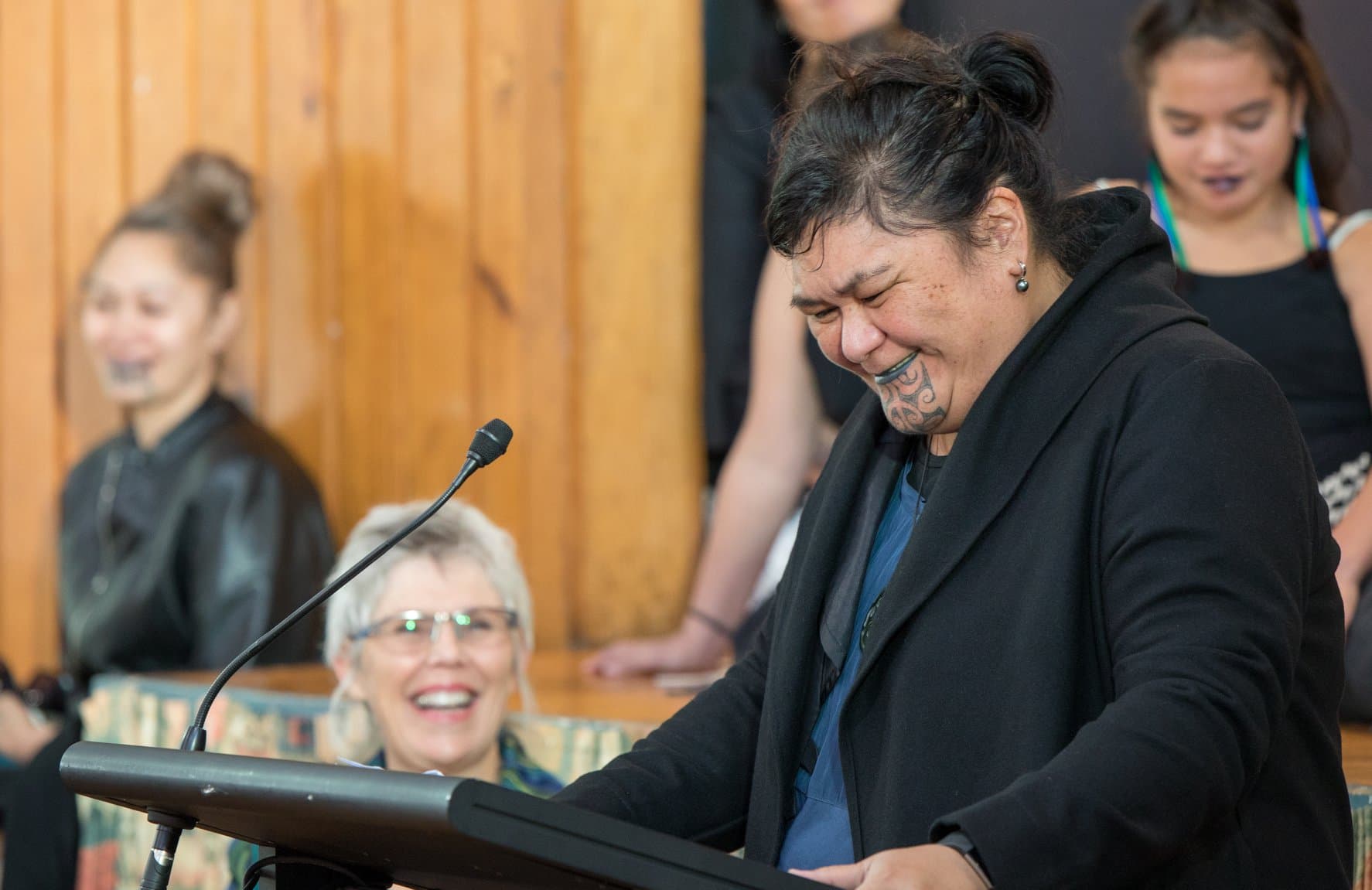 瑪胡塔下巴的毛利紋面一度引起熱議。（翻攝自「Nanaia Mahuta MP - Hauraki-Waikato」臉書）