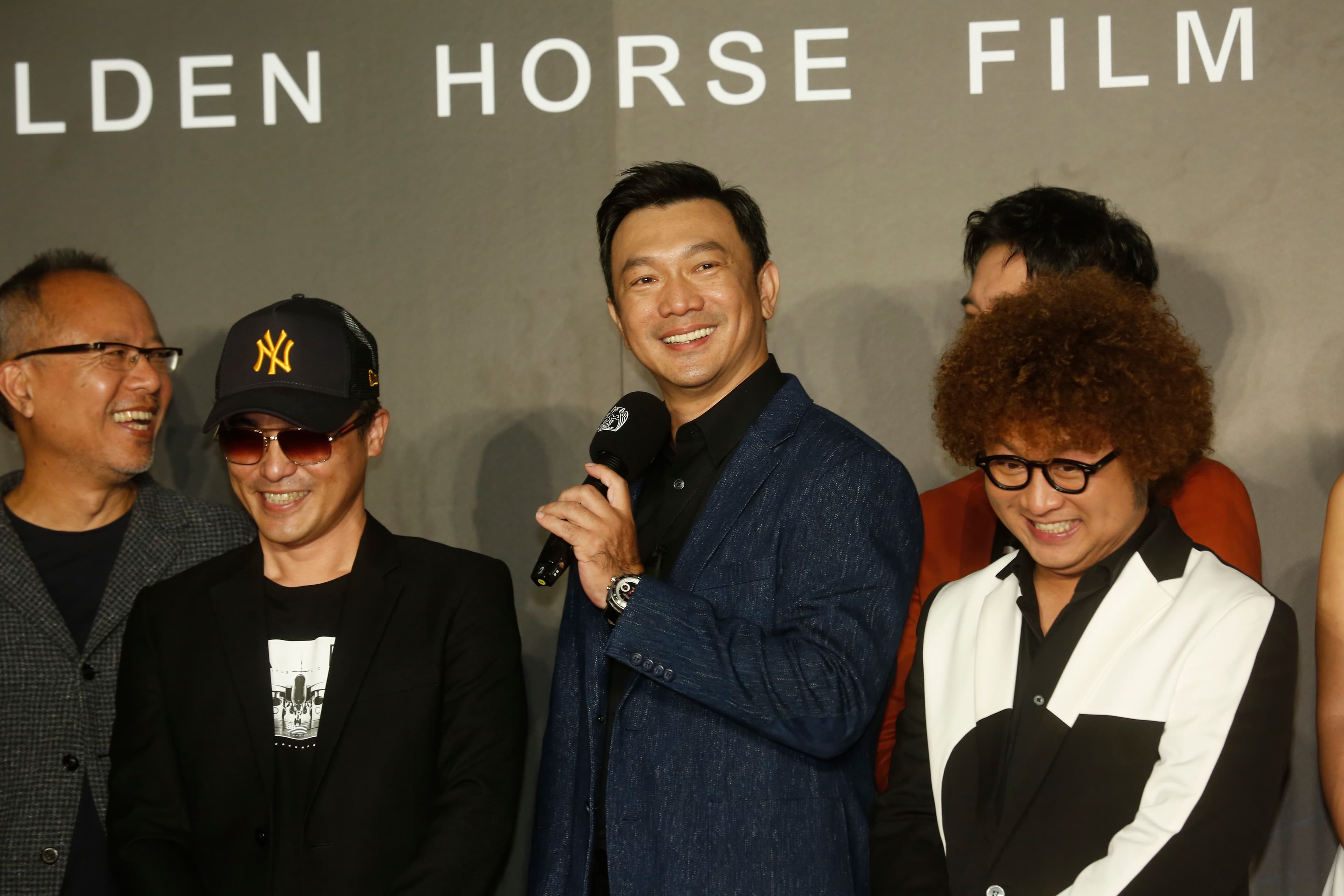 《同學麥娜絲》取材自導演黃信堯自己的人生故事，一舉入圍9項金馬獎。