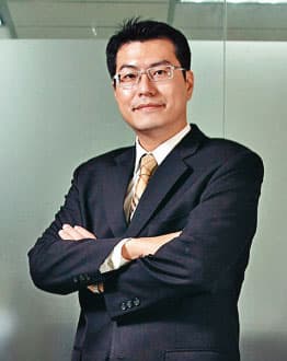 日盛投顧總經理鍾國忠表示，未來貨櫃航運價是否持續調漲是投資觀察重點。