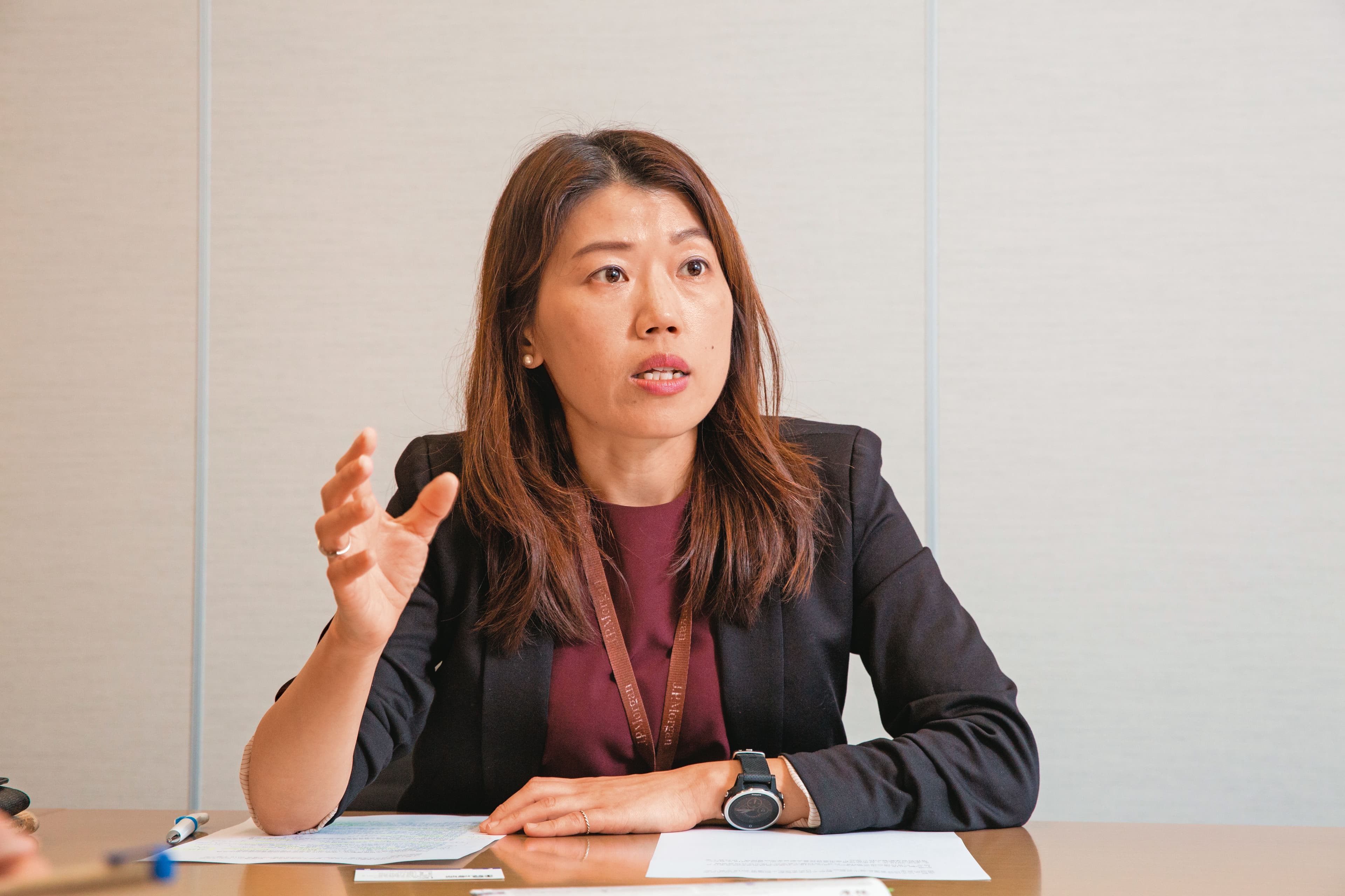 摩根投信環球市場策略師林雅慧表示，擔心市場震盪，可適度提升高評等債券的配置。