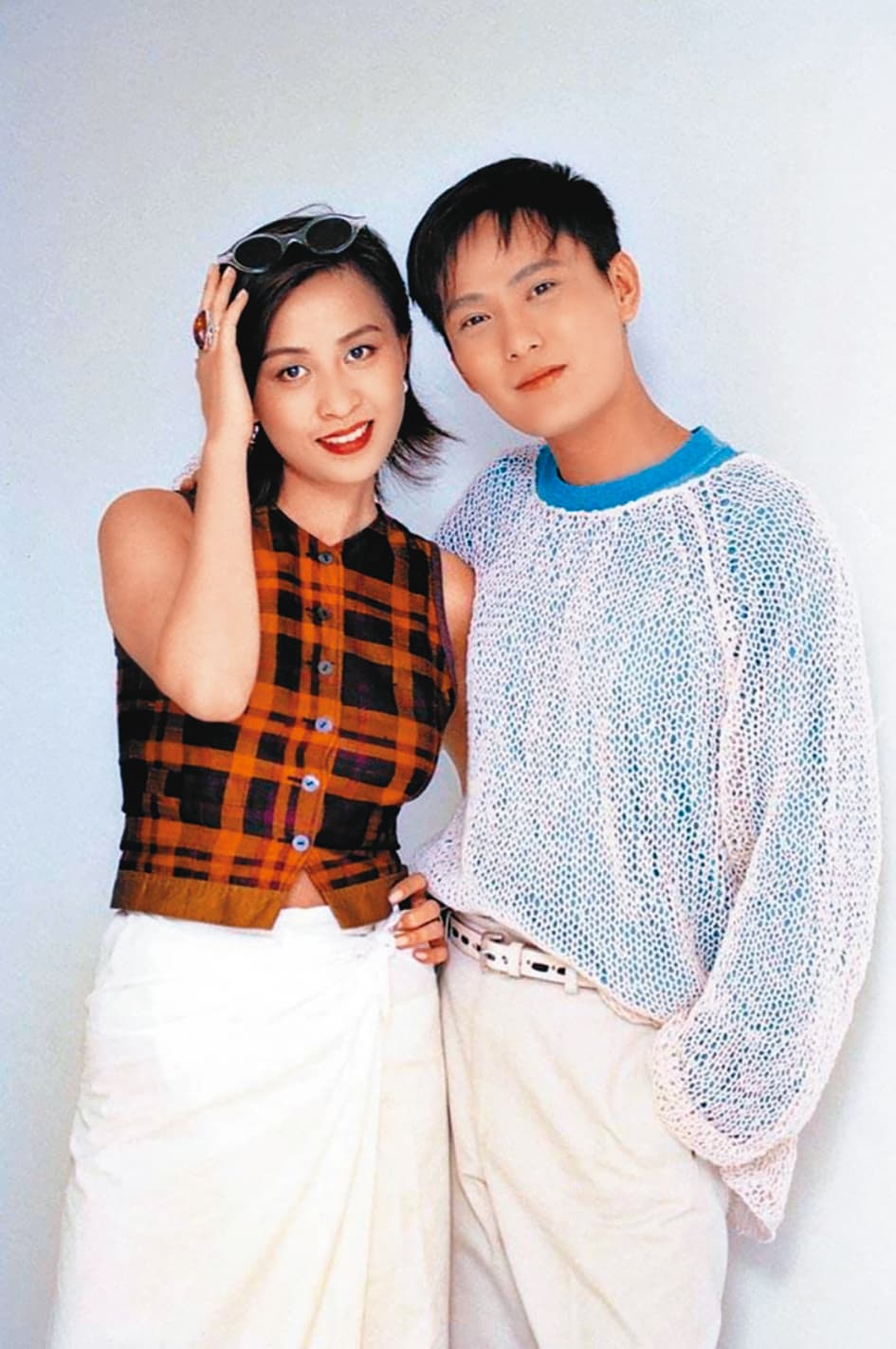 1994年張信哲（右）與劉嘉玲（左）合唱的〈有一點動心〉是男女對唱經典金曲，如今更拍成同名電影。（翻攝自網路）