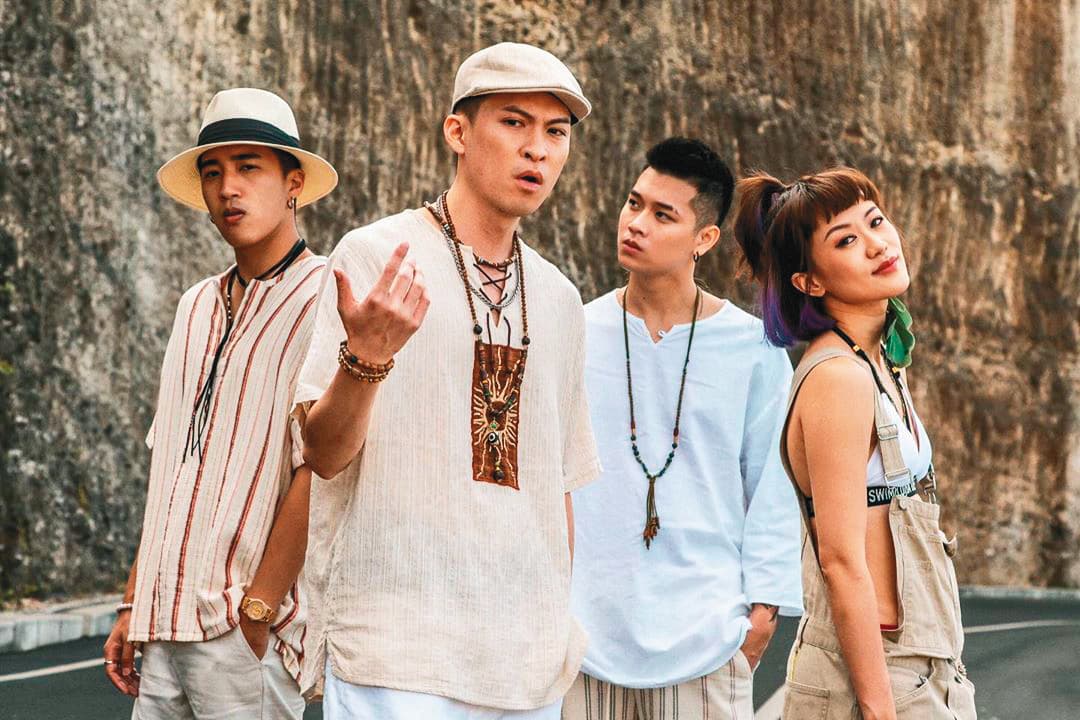 婁峻碩（左起）與唐仲彣、高爾宣及芮德組成嘻哈團體「CHING G SQUAD」，還推出團體首張專輯《Watermelon》。