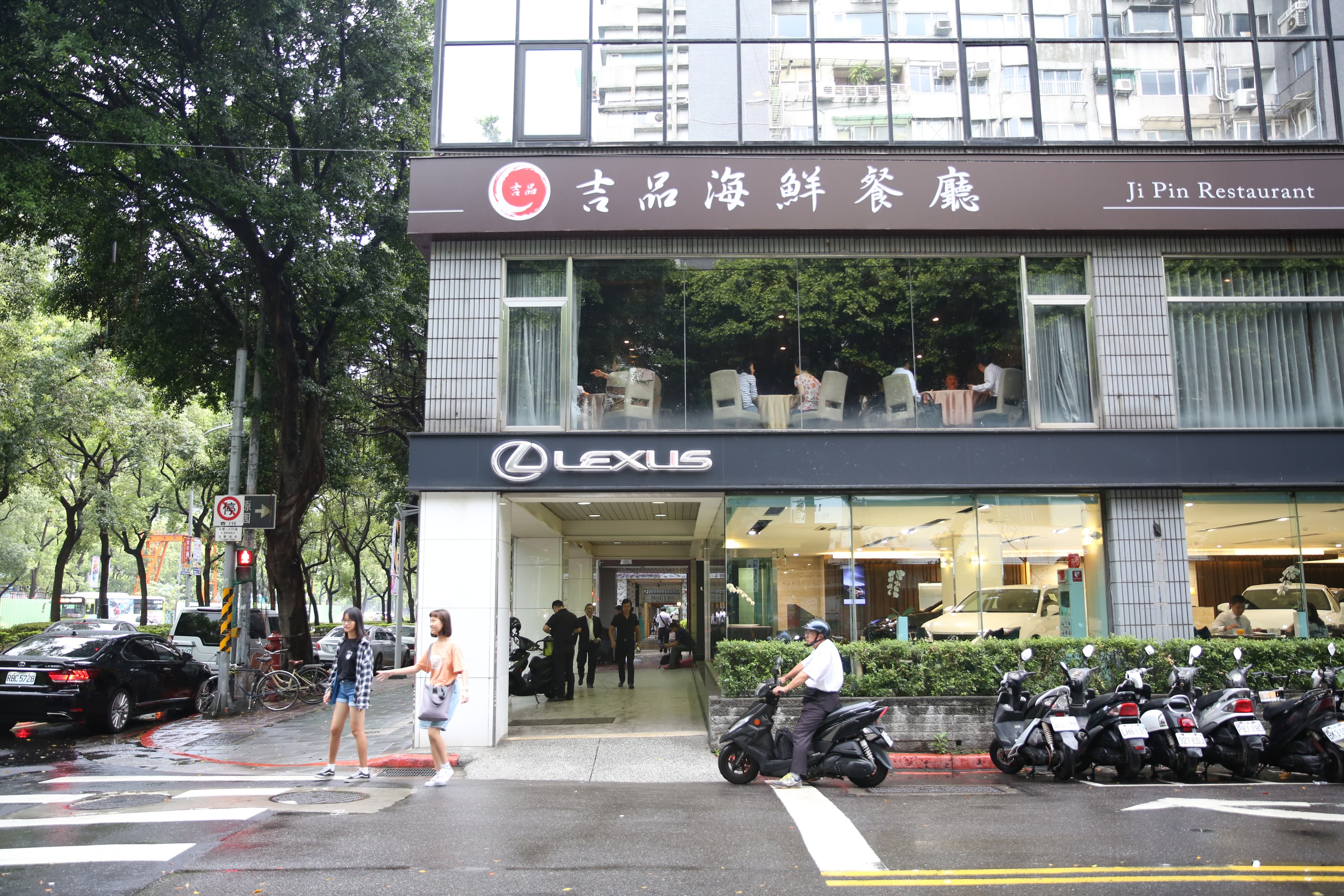 洪嘉聰受到曹興誠重用接掌聯電，過去他曾跨界擔任過吉品海鮮餐廳董事長。