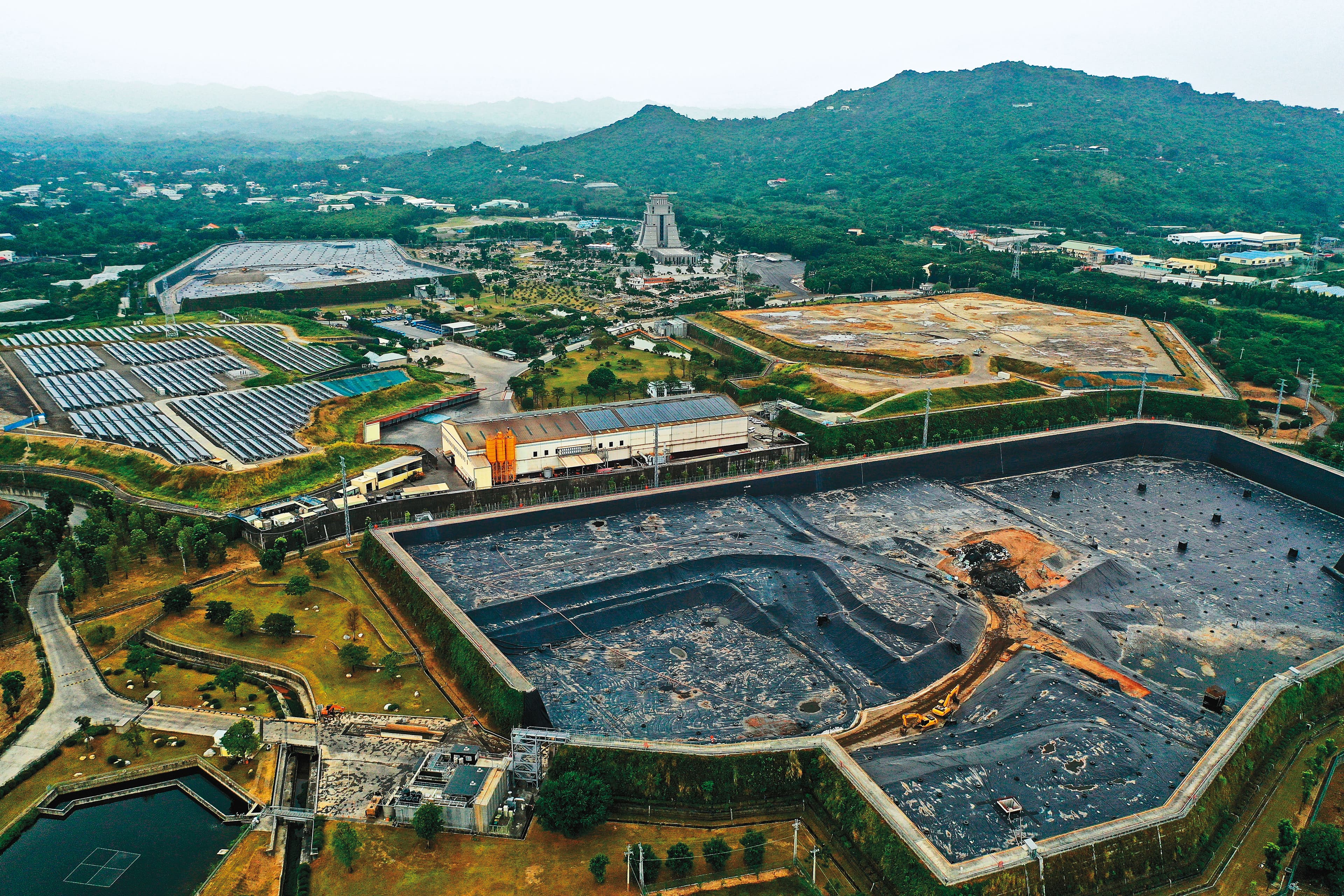 楊永發是高雄岡山楊家第三代，2年前接任可寧衛總經理，一改傳統掩埋方式，讓傳統清運處理業走上科技雲端。